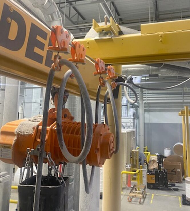KUNDEL 1K-10X25 FREESTANDING ERGO CRANE SYSTEM WITH 1 TON ACCOLIFT HOIST 2