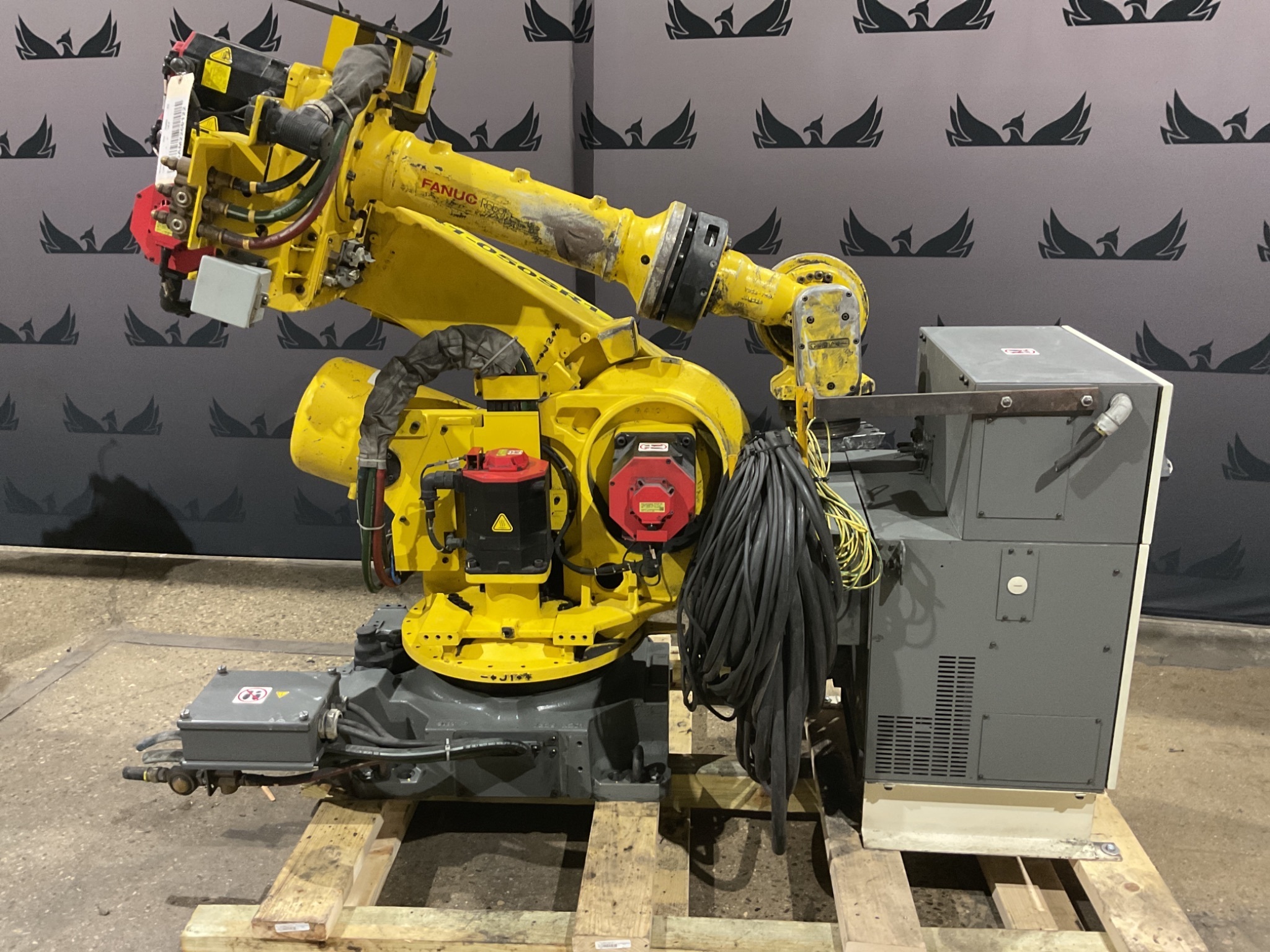 FANUC R-2000iB/210F Complete w/ R-30iB Controls USED 0