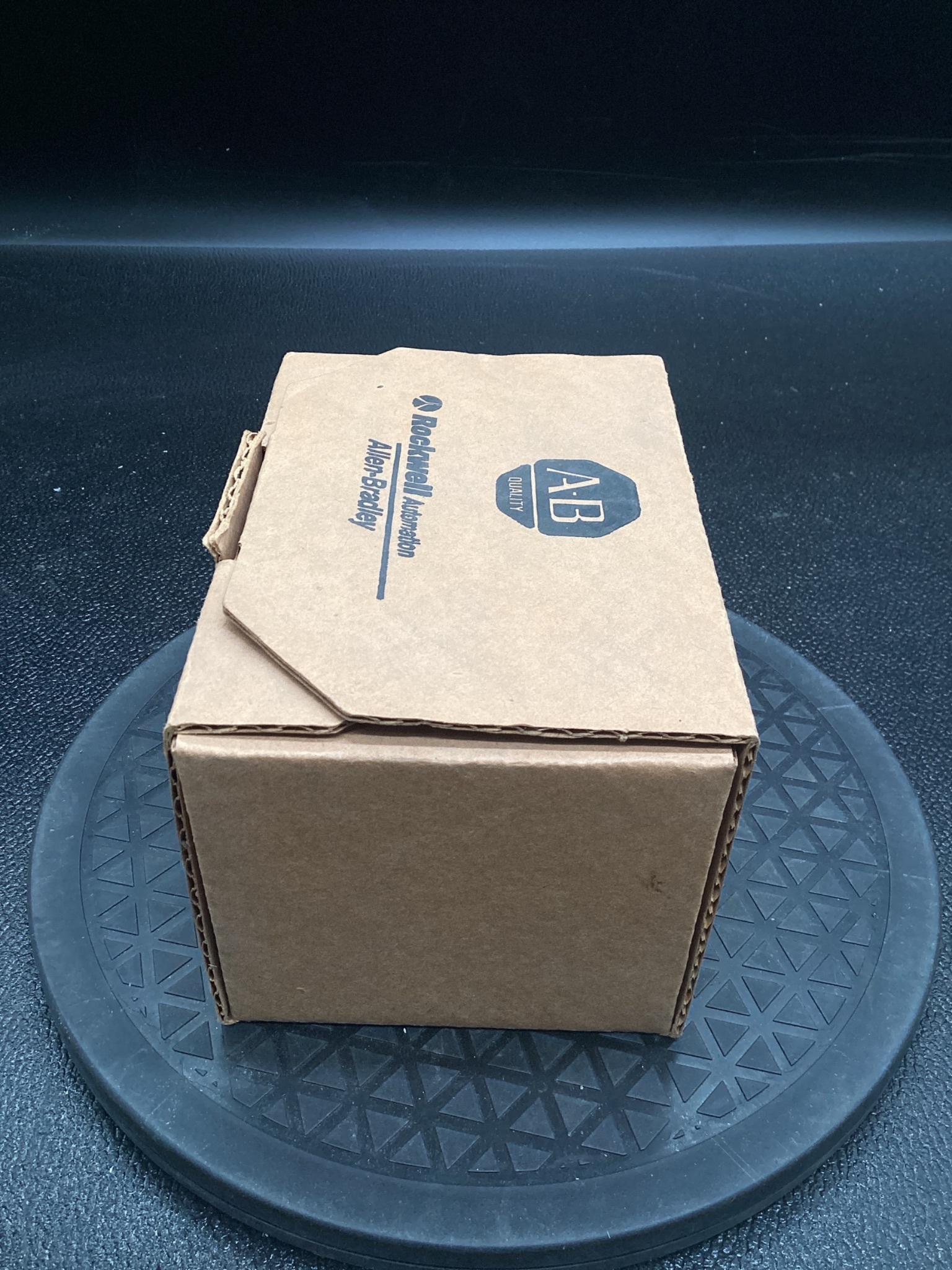 ALLEN BRADLEY 1492-IFM40D24 40-Point Digital Interface Module NEW 2