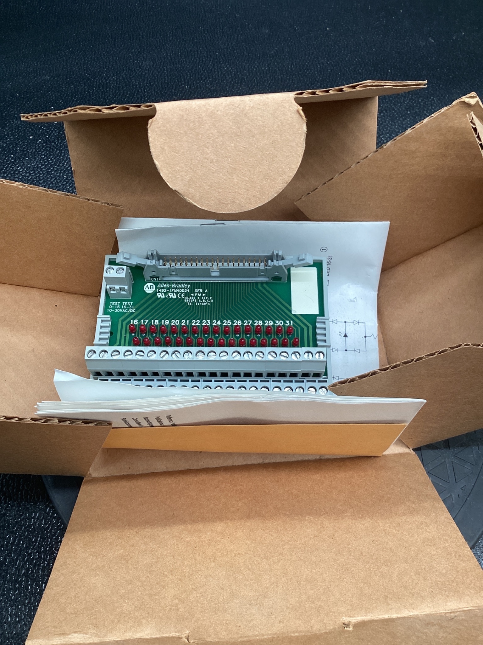 ALLEN BRADLEY 1492-IFM40D24 40-Point Digital Interface Module NEW 4