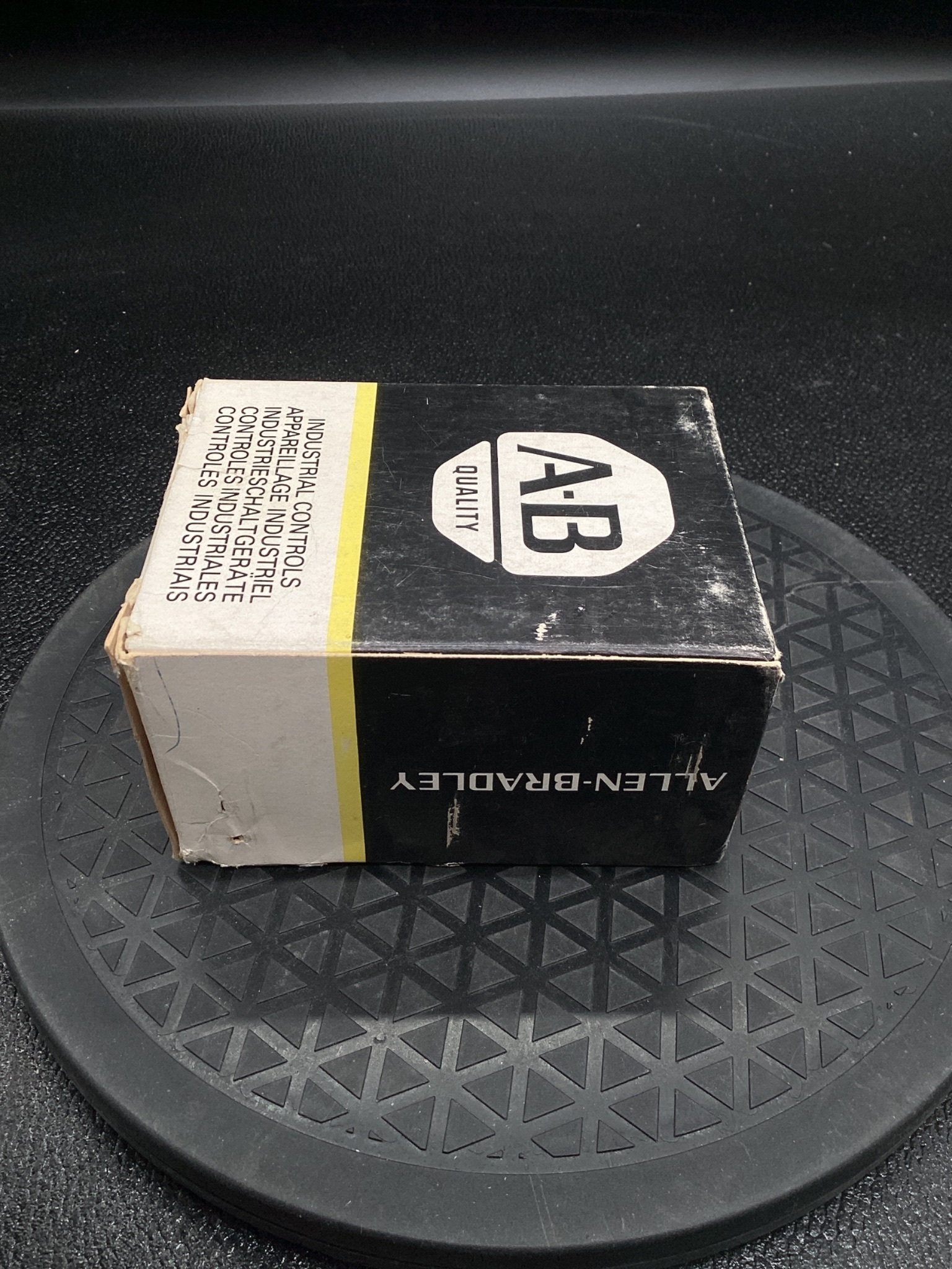 ALLEN BRADLEY 700-N400A1 Industrial Control Relay NEW 1