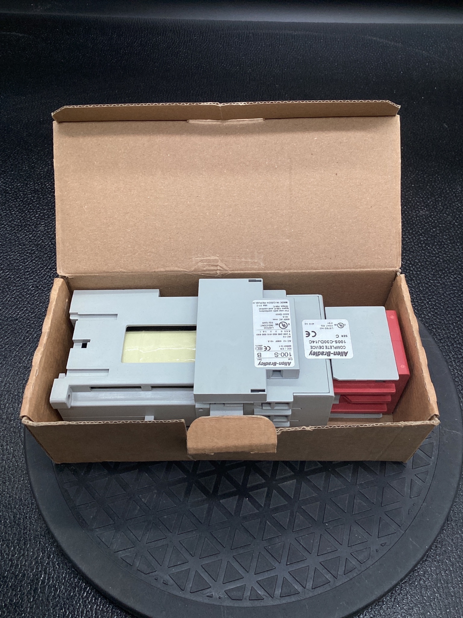 ALLEN BRADLEY 100S-C30DJ14C Safety Contactor NEW 4