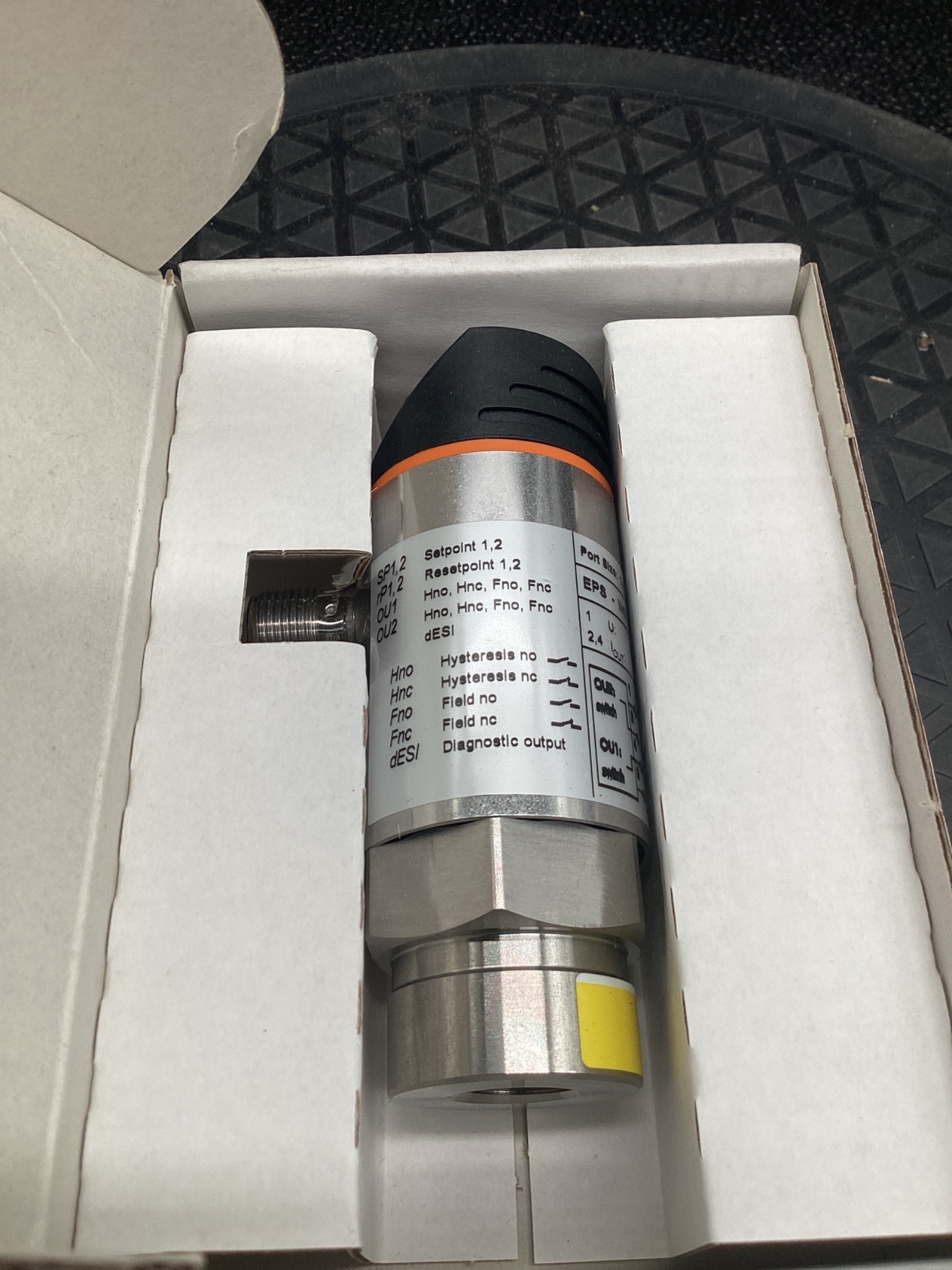 IFM PN7204 Pressure Sensor with Digital Display NEW 4