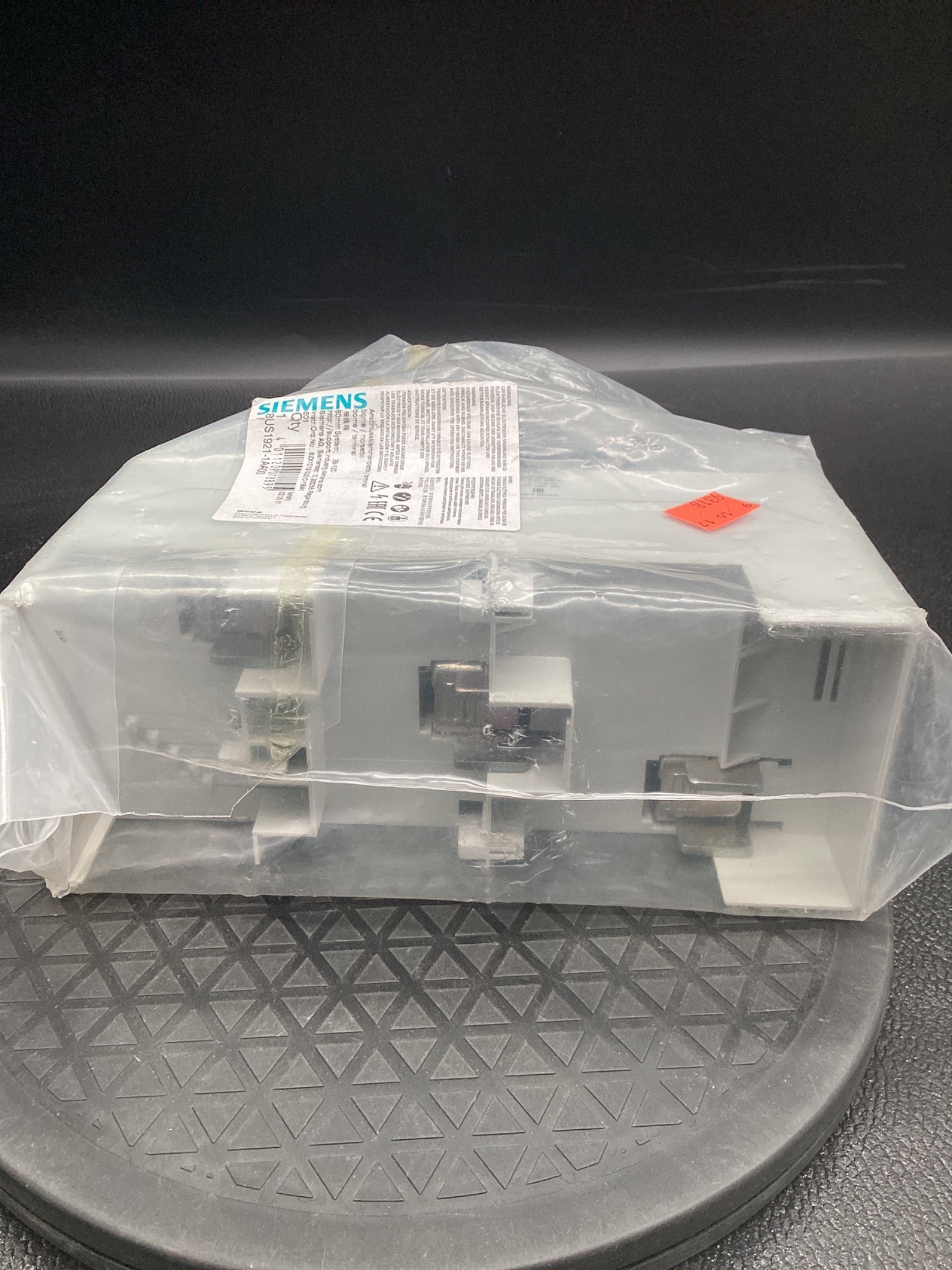 SIEMENS 8US1921-1AA00 3 Pole Lug Plate Assembly with Cover NEW 4