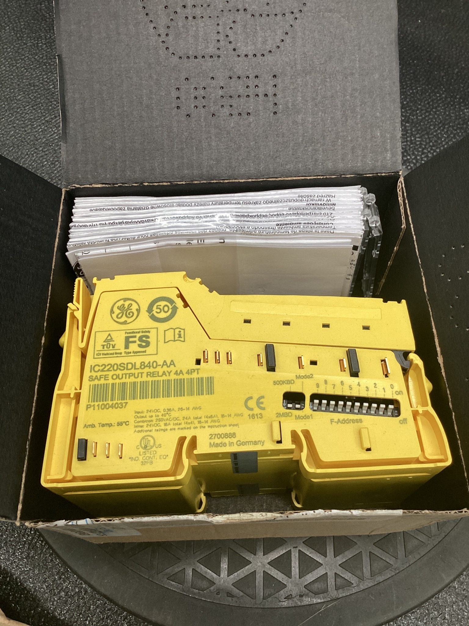 GE IC220SDL840-AA VersaSafe Safety Relay Output Module NEW 5