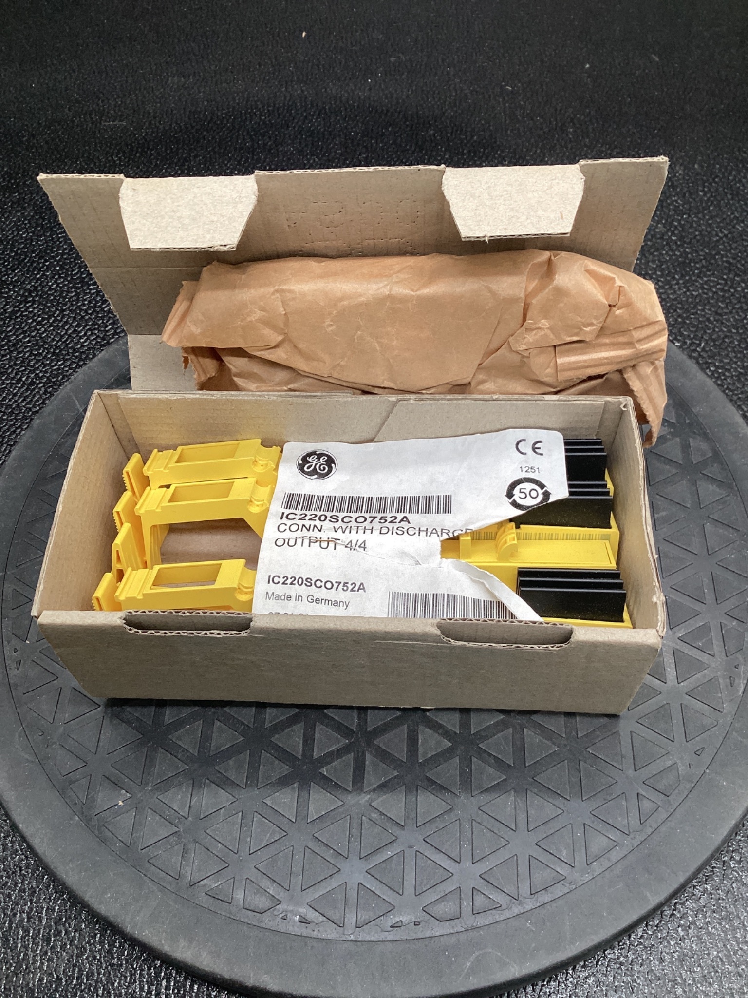 GE IC220SCO752A Safety Relay Output Module NEW 4