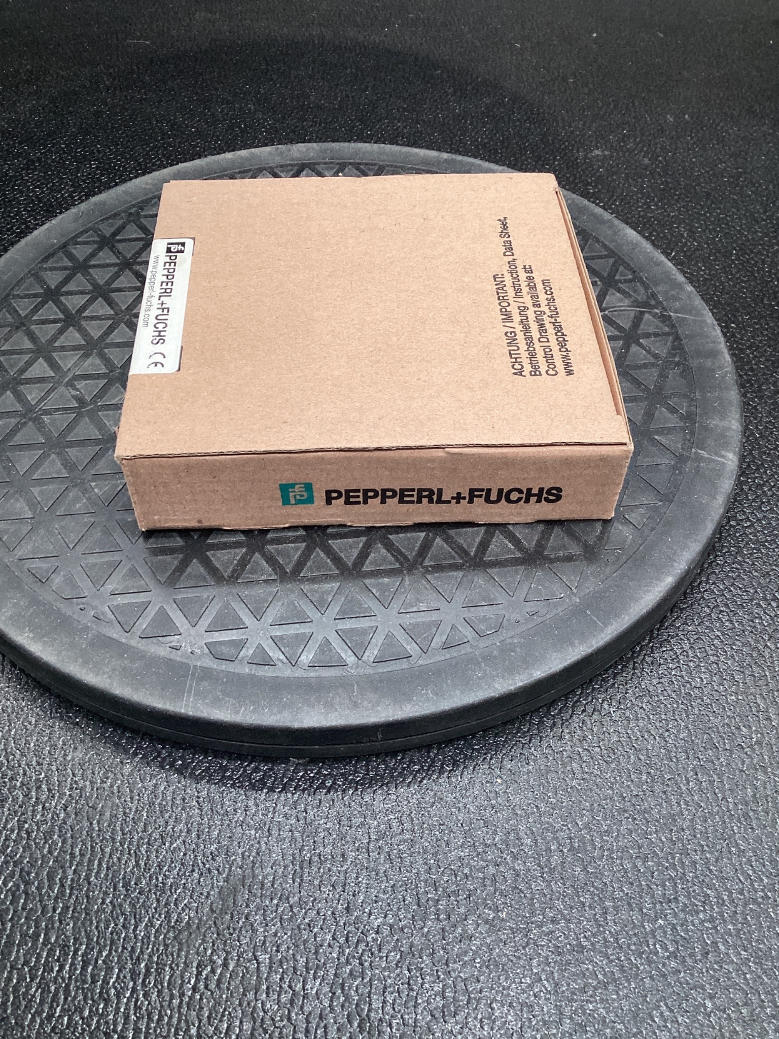 PEPPERL+FUCHS 181000 KFD2-ST2-EX2 Switch Amplifier NEW 1
