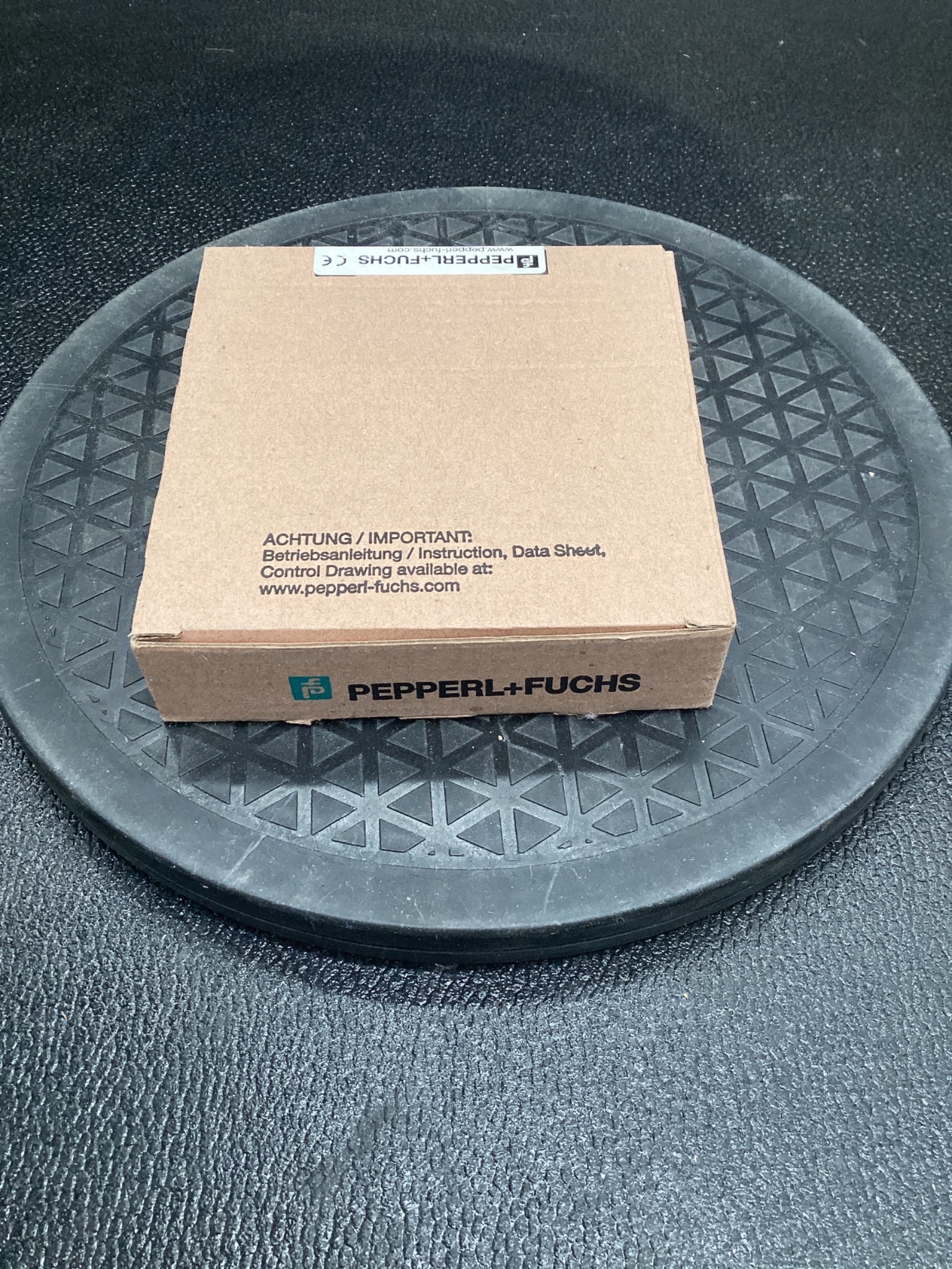 PEPPERL+FUCHS 181000 KFD2-ST2-EX2 Switch Amplifier NEW 2