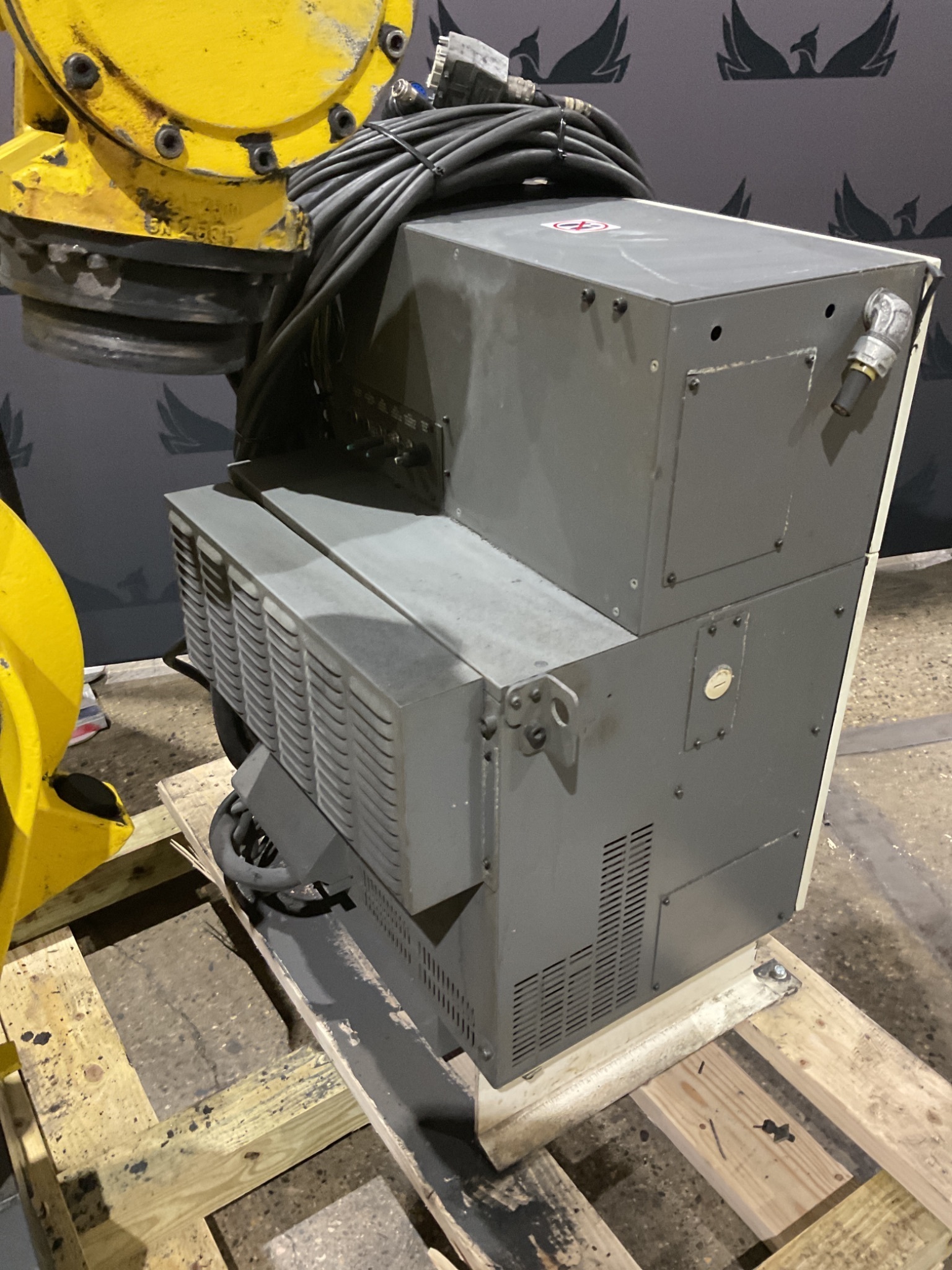 FANUC R-2000iB/210F Complete w/ R-30iB Controls 2012 Arm 2014 Cabinet USED 8