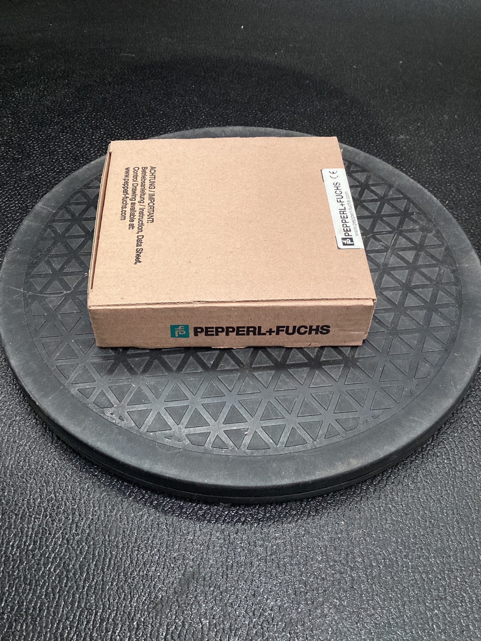 PEPPERL+FUCHS 181000 KFD2-ST2-EX2 Switch Amplifier NEW 3