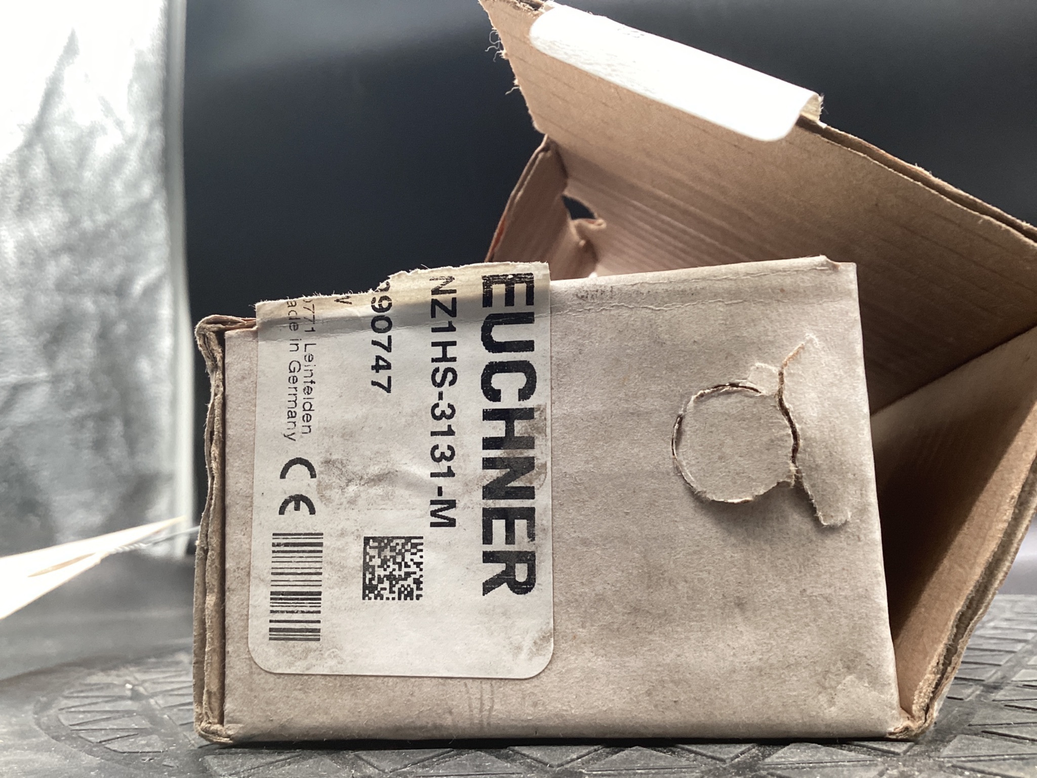 EUCHNER NZ1HS-3131-M Safety Switch Roller Lever Arm NEW 4