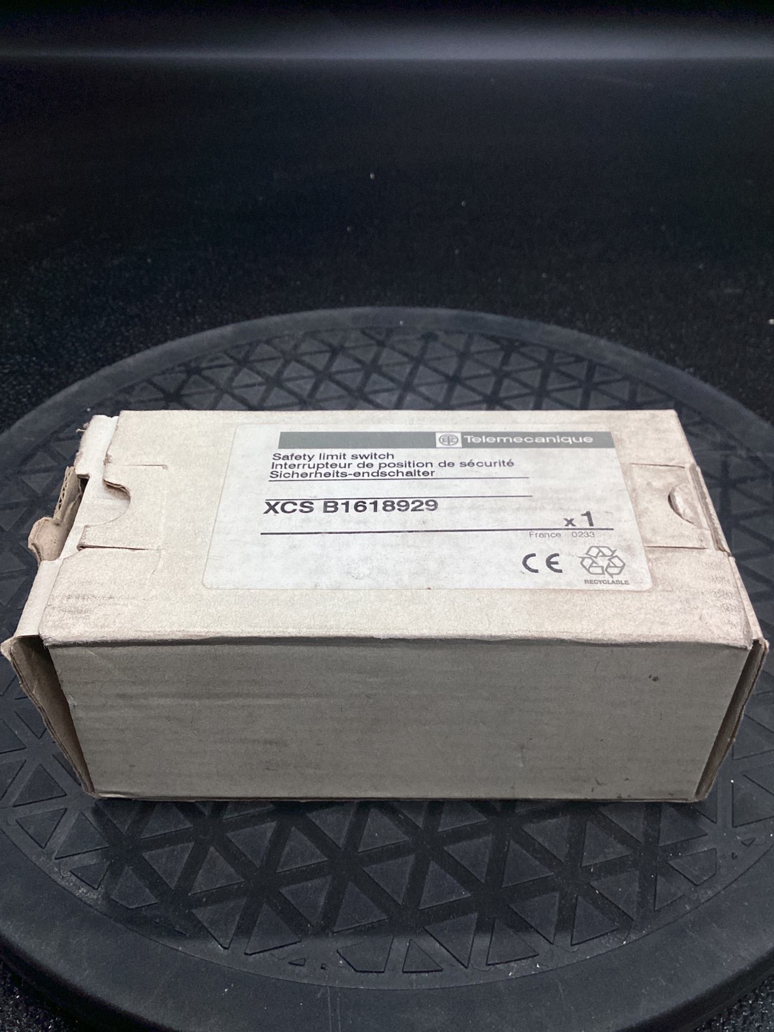 TELEMECANIQUE XCS-B1618929 Safety Limit Switch NEW 0