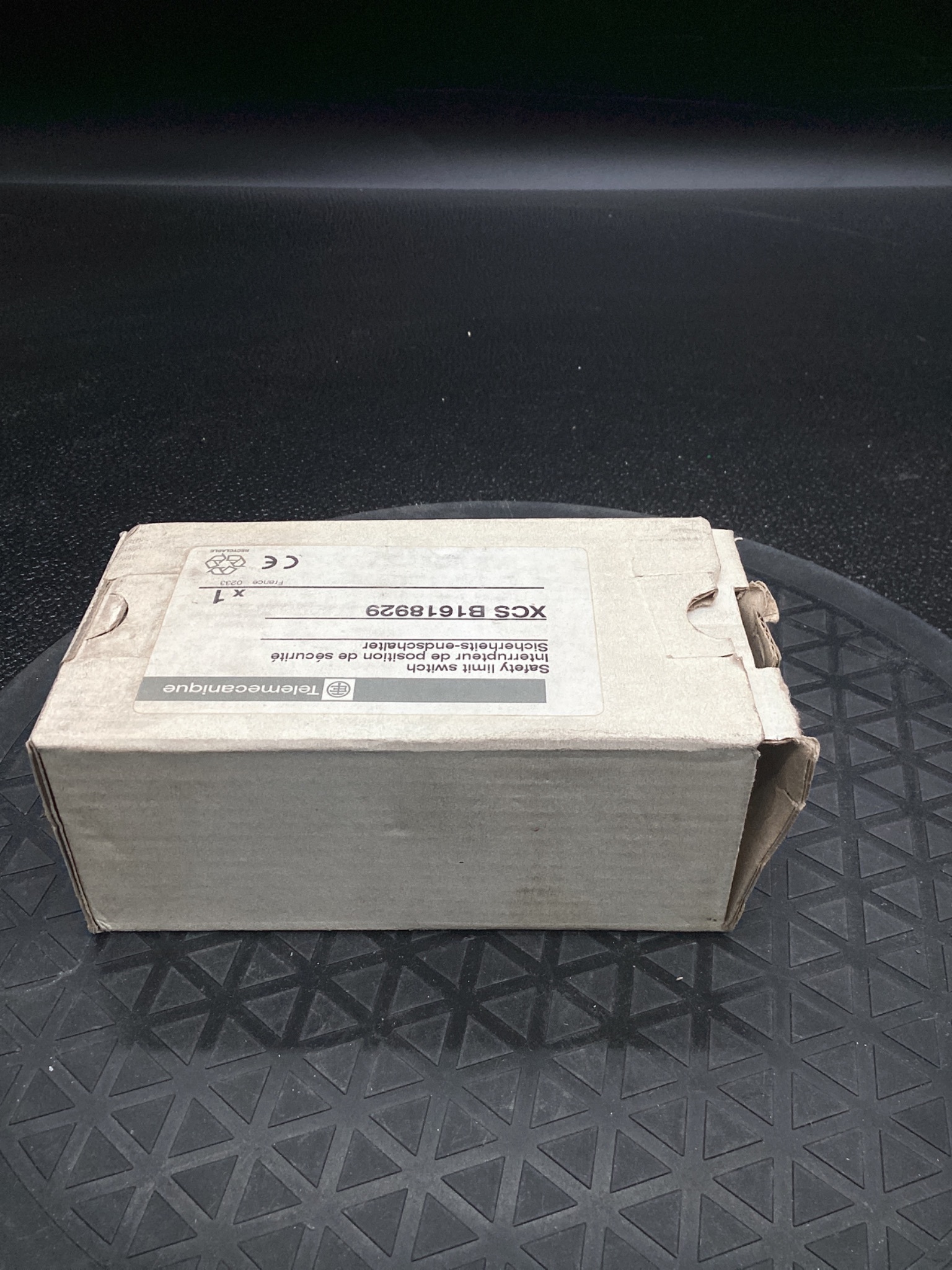 TELEMECANIQUE XCS-B1618929 Safety Limit Switch NEW 2