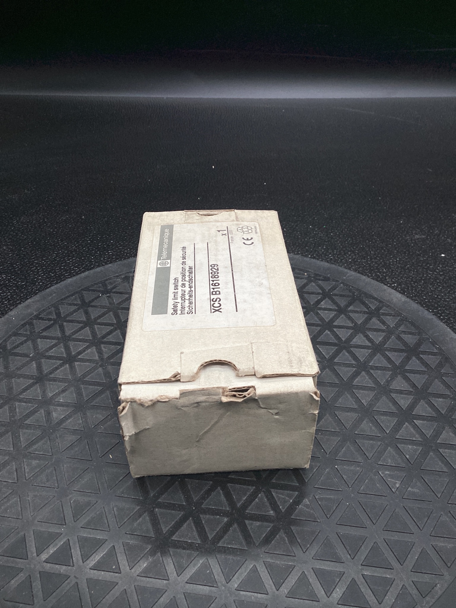 TELEMECANIQUE XCS-B1618929 Safety Limit Switch NEW 3