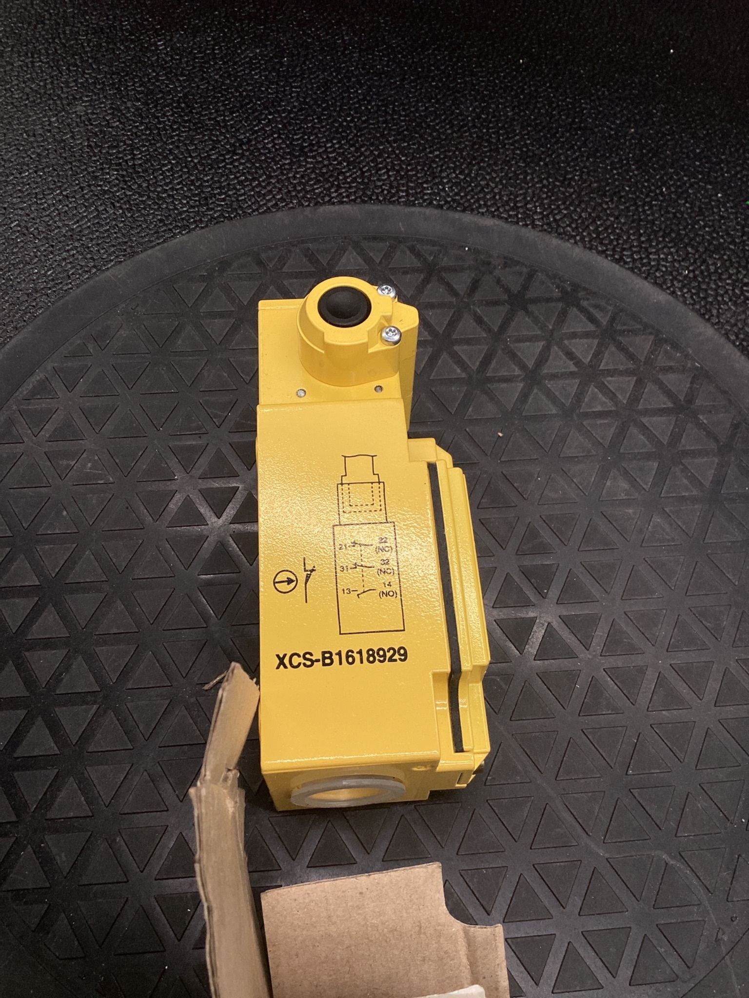 TELEMECANIQUE XCS-B1618929 Safety Limit Switch NEW 5
