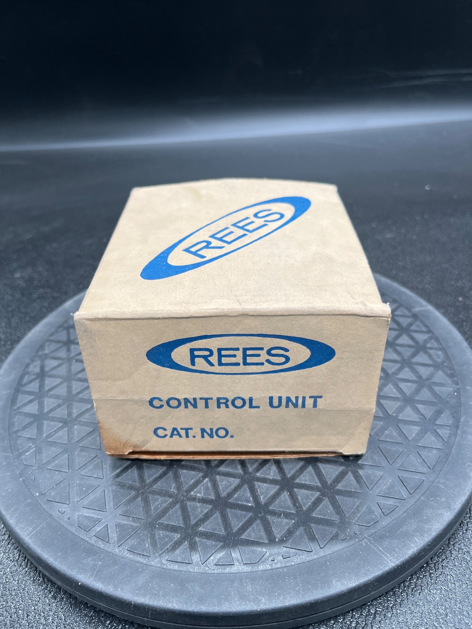 REES 01968-032 Heavy Duty Push Button Switch NEW 1