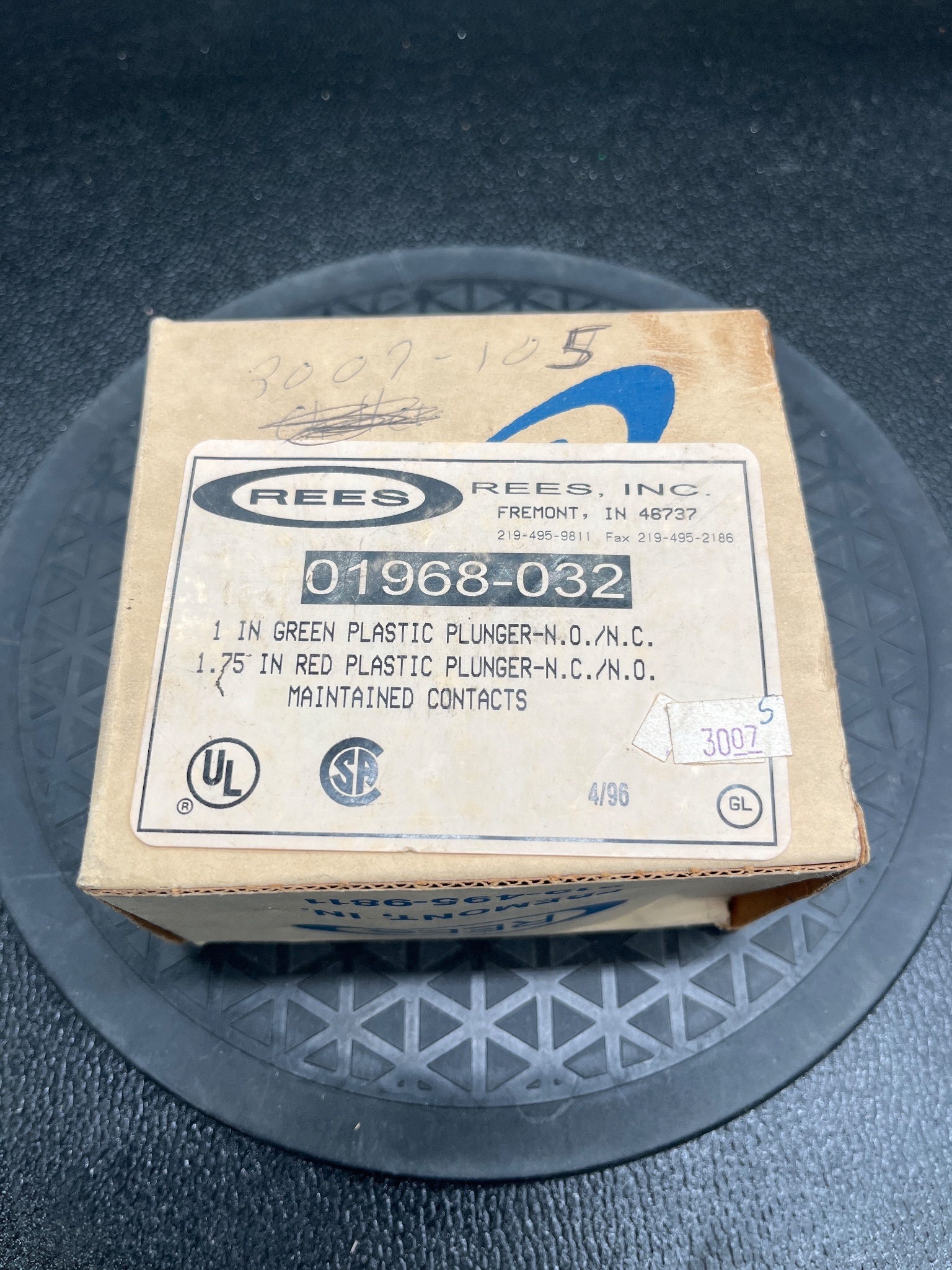 REES 01968-032 Heavy Duty Push Button Switch NEW 4