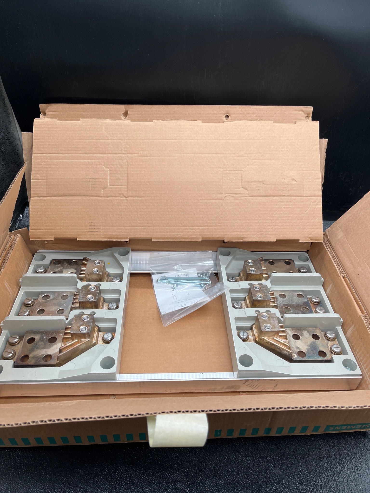 SIEMENS MBPG1600 Breaker Base Mount Hardware VL Series NEW 7