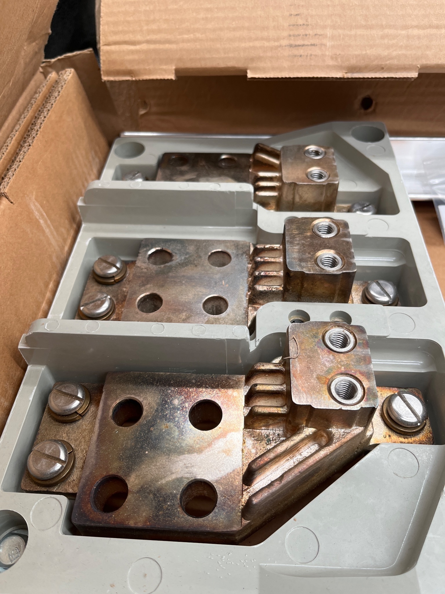 SIEMENS MBPG1600 Breaker Base Mount Hardware VL Series NEW 9