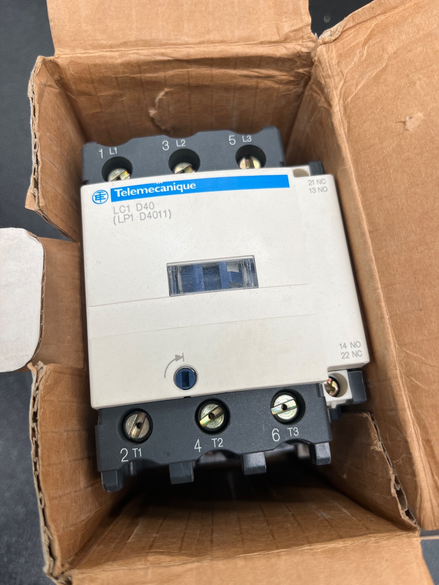 TELEMECANIQUE LC1D40BD Motor Contactor 24VDC NEW 4