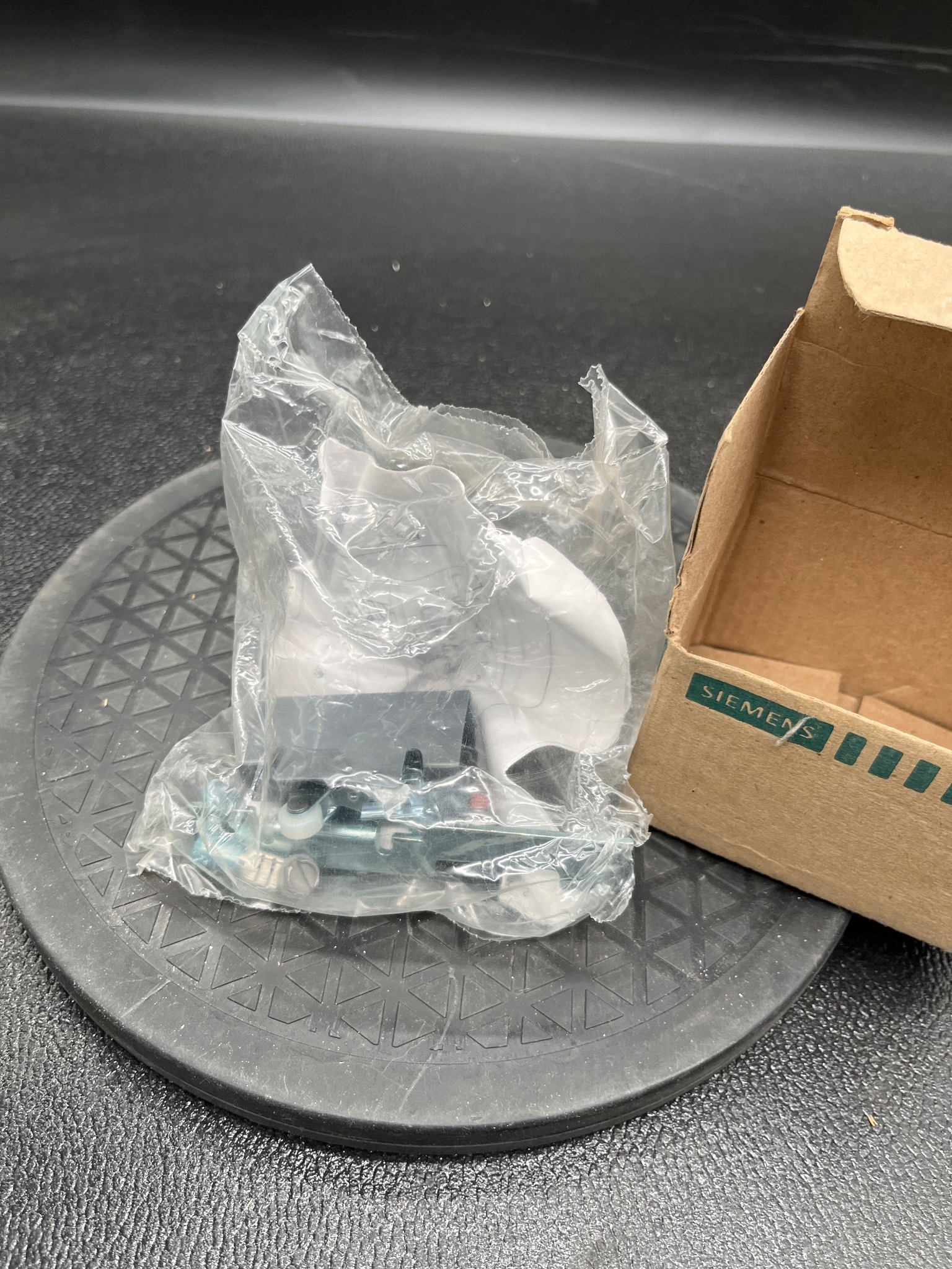 SIEMENS HA161234 Auxiliary Contact Kit 1NO-1NC 600V NEW 6