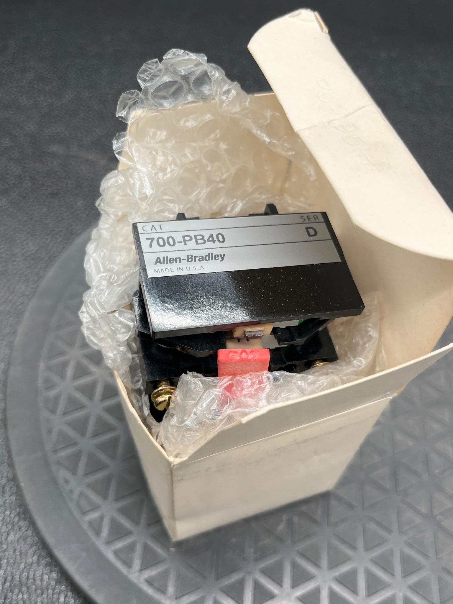 ALLEN BRADLEY 700-PB40 Auxiliary Relay Module NEW 5