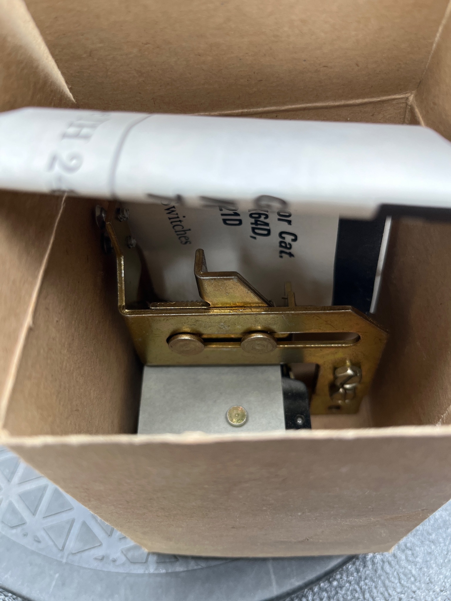 GE THAUX64D Auxiliary Contact Kit 600V NEW 5