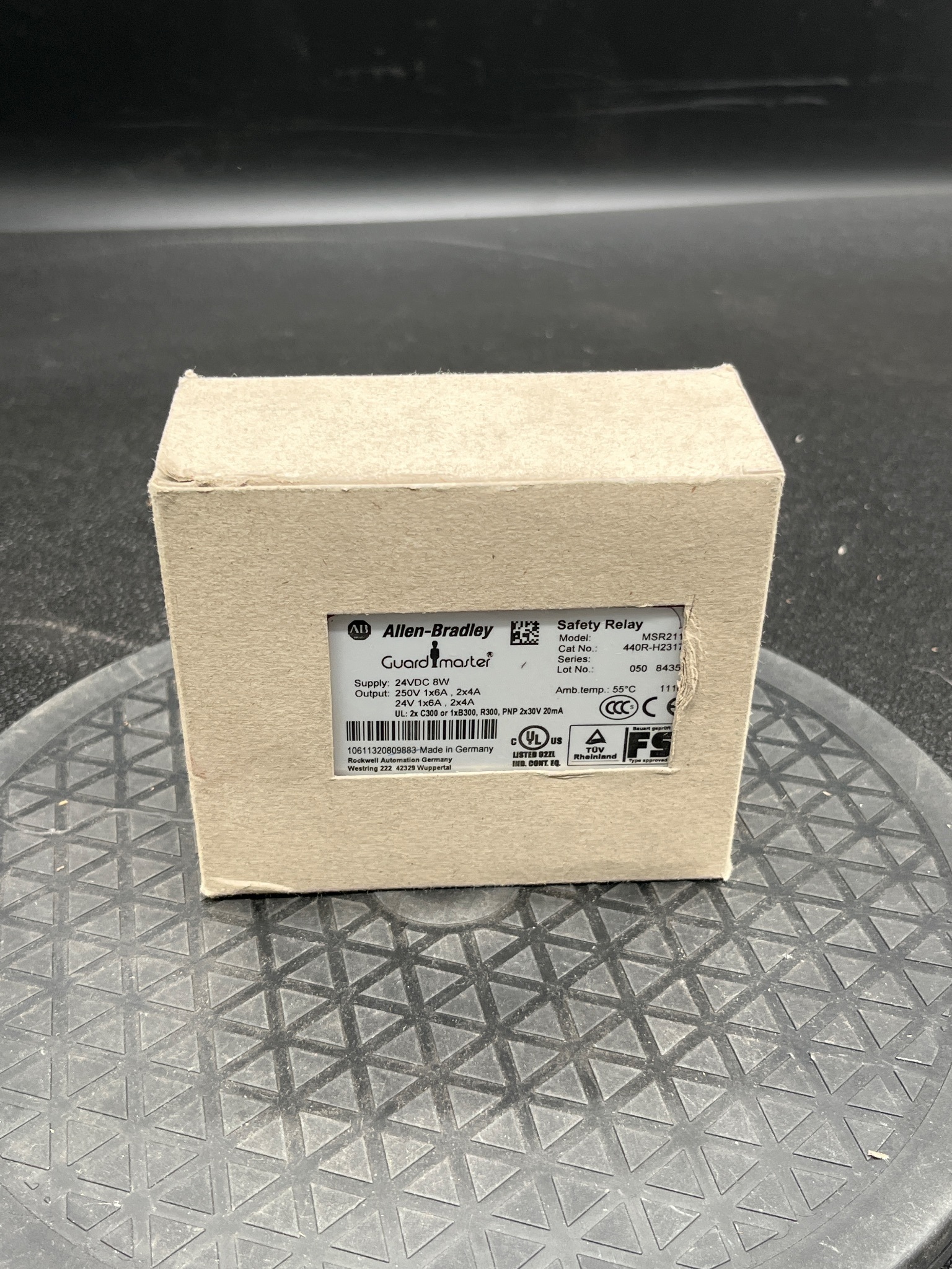 ALLEN BRADLEY MSR211P Guardmaster Safety Relay 24VDC NEW 2