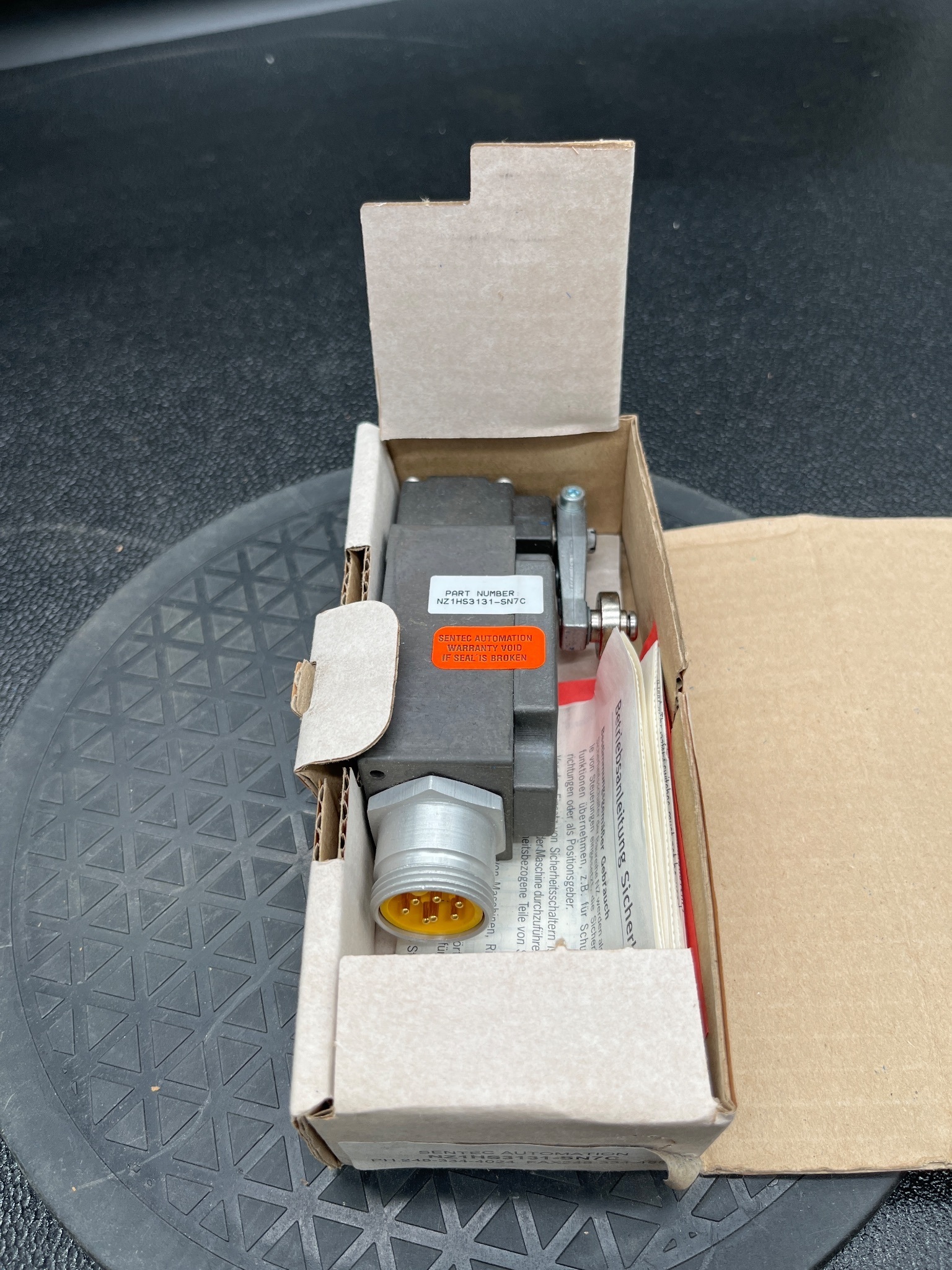 SENTEC NZ1HS3131-SN7C Sensor Module NEW 5