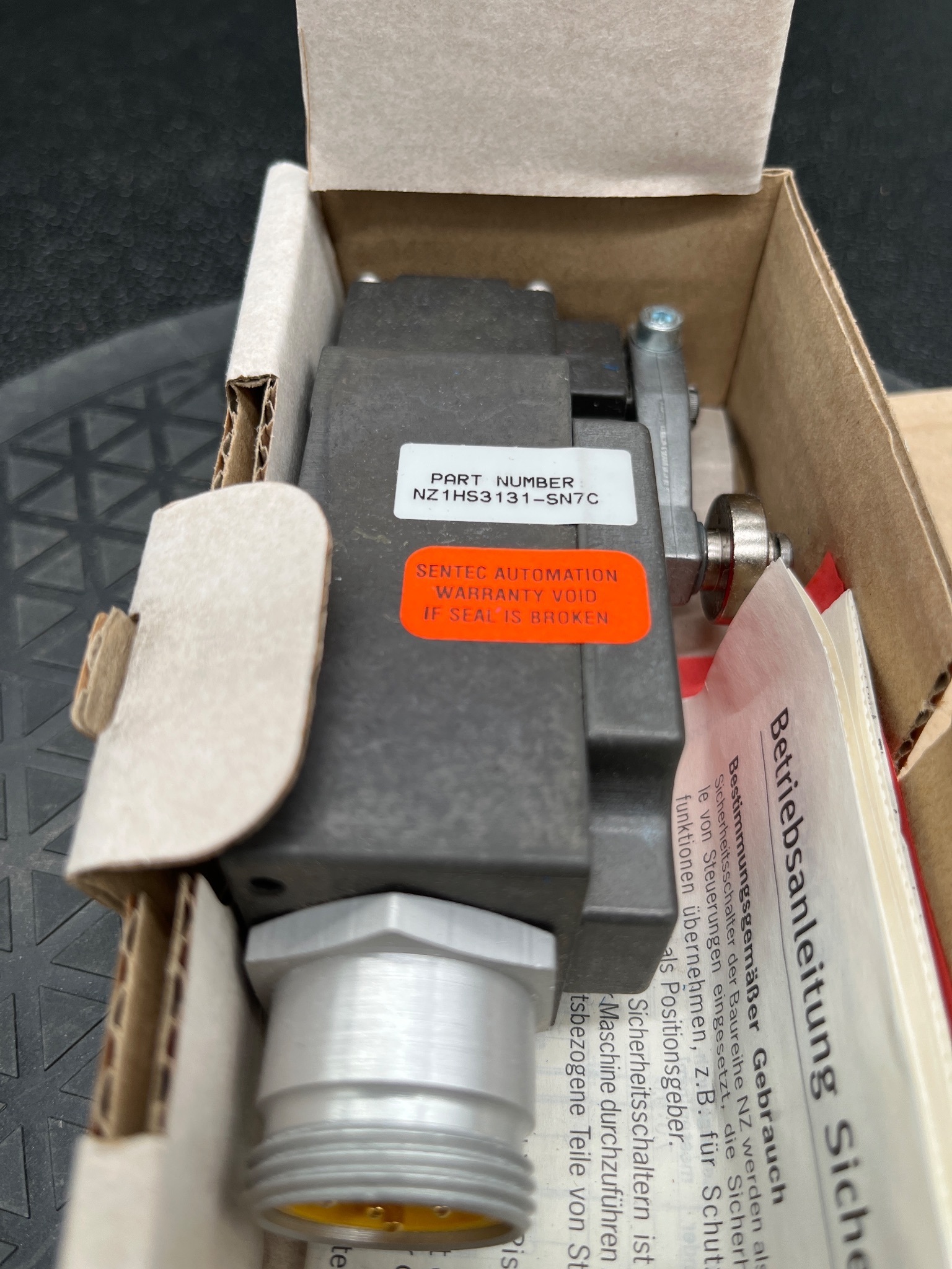 SENTEC NZ1HS3131-SN7C Sensor Module NEW 6