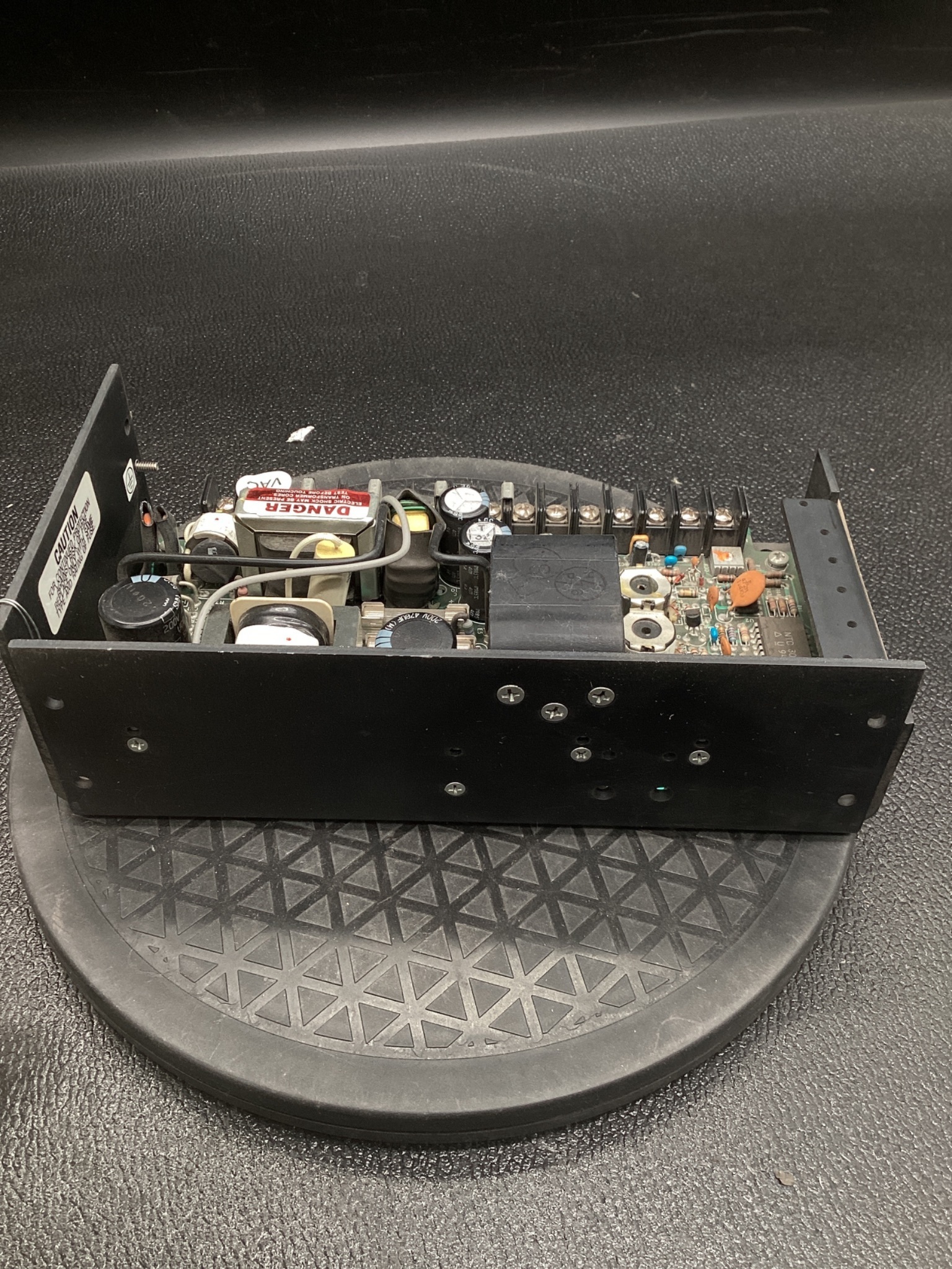 LH RESEARCH 847747-007 Regulated Power Supply TTM23-133/115-230 USED 3