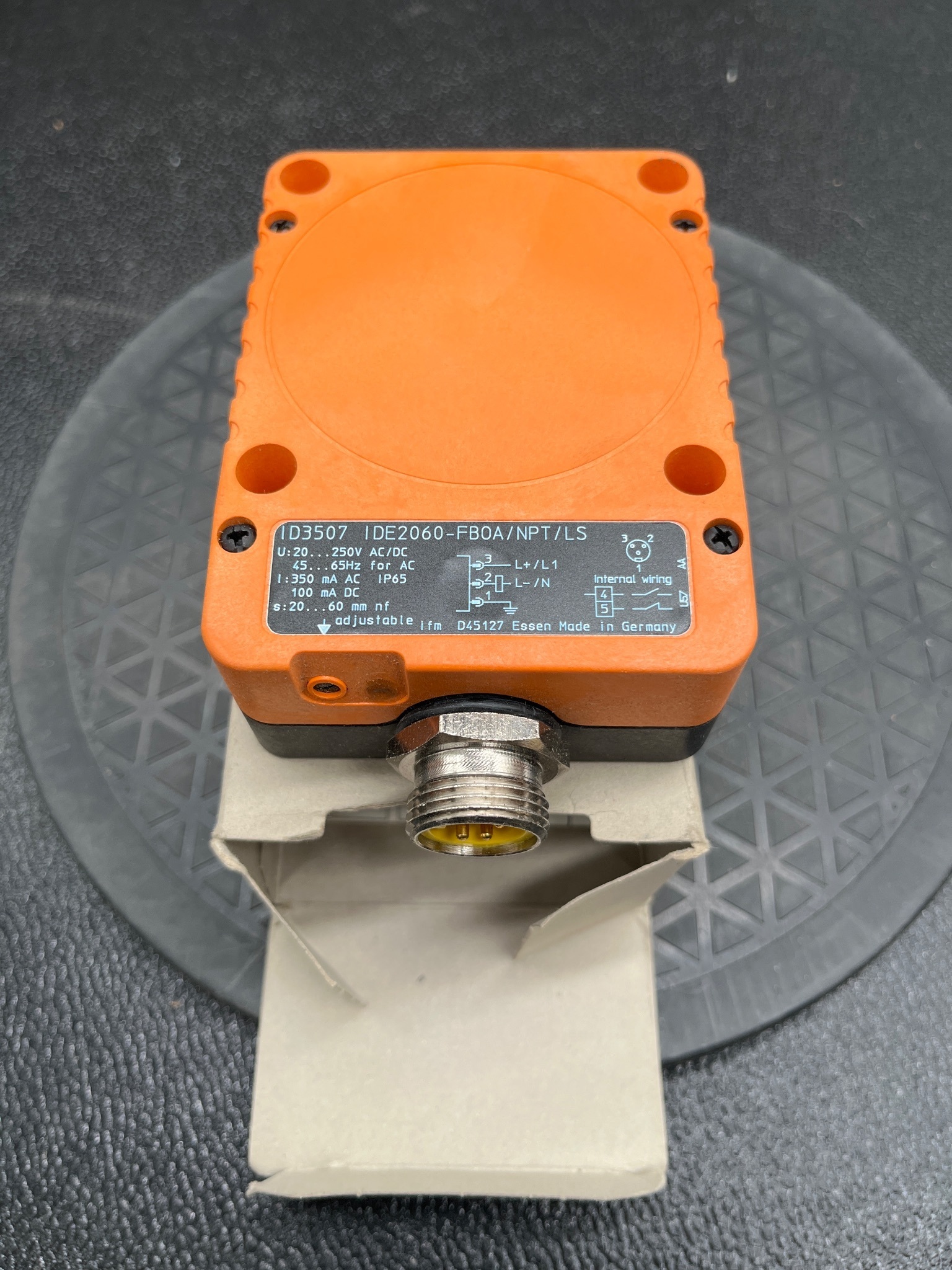IFM ID3507 Inductive Proximity Sensor 24VDC NEW 5
