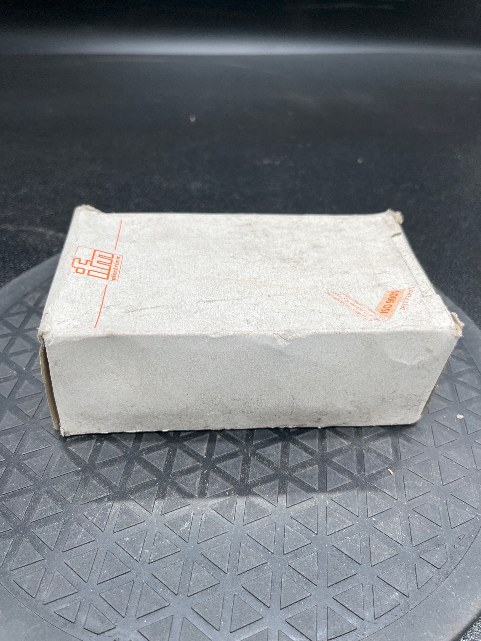 IFM ID0041 Inductive Proximity Sensor 24VDC NEW 3