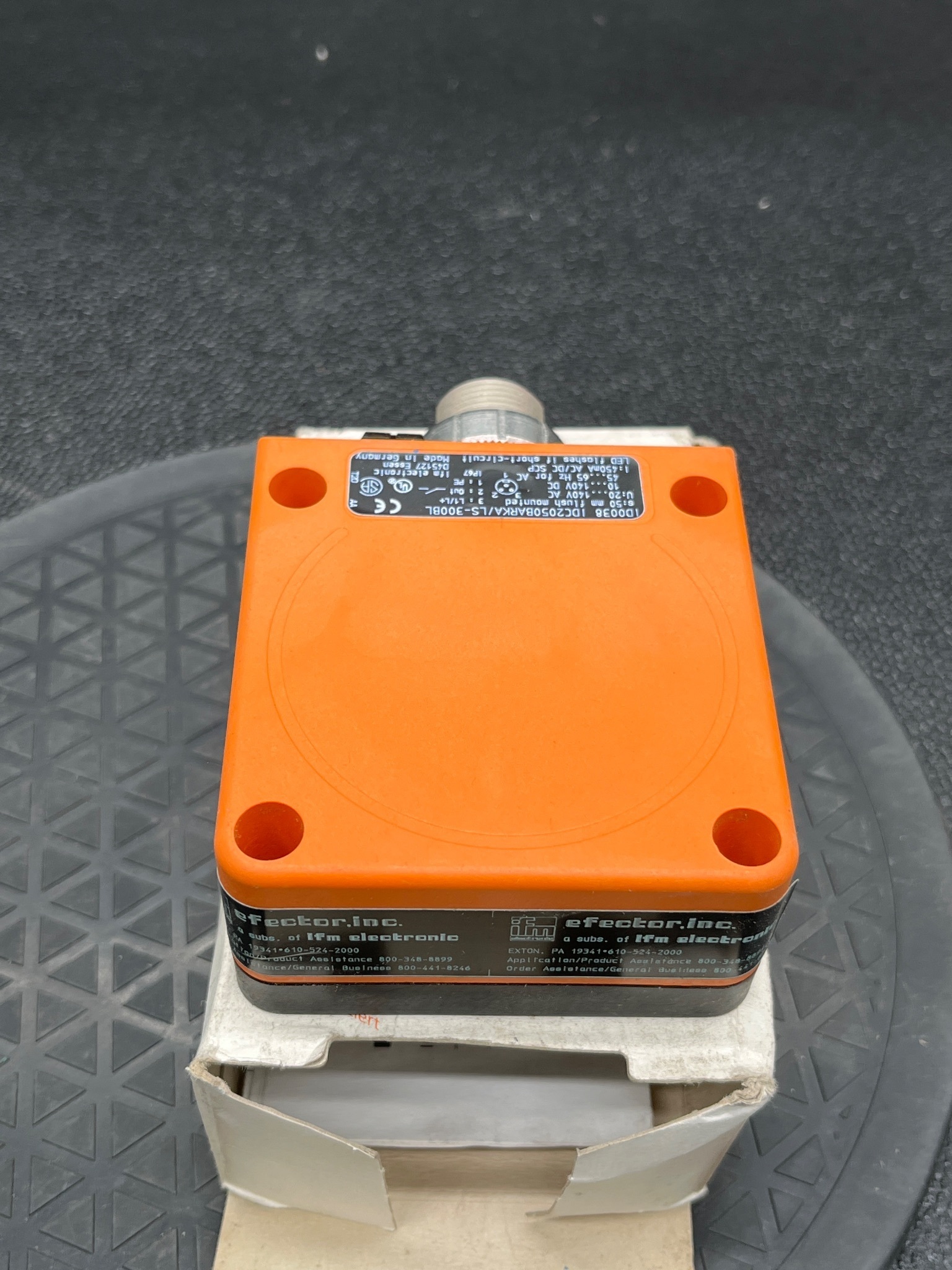 IFM ID0041 Inductive Proximity Sensor 24VDC NEW 5