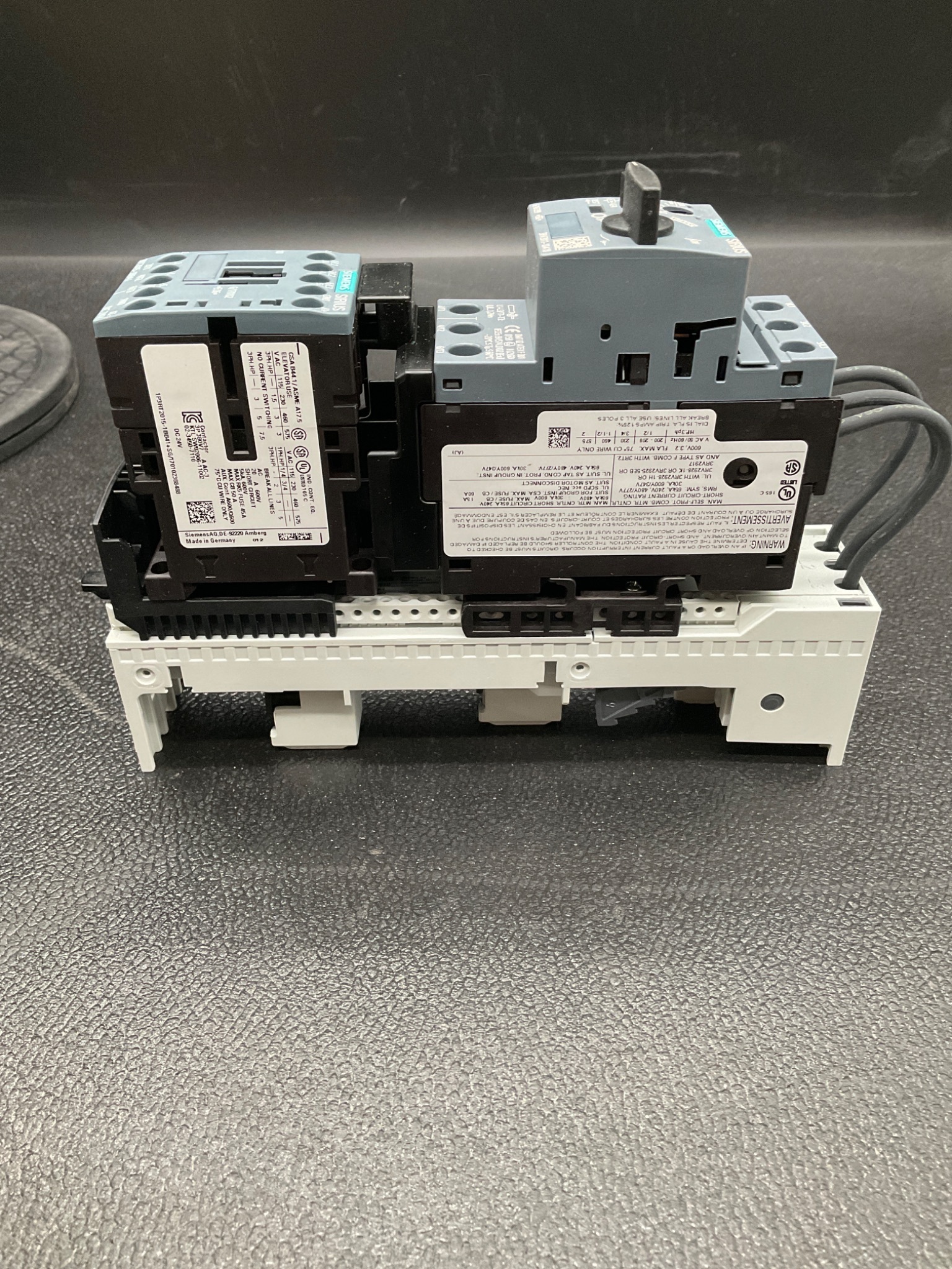 SIEMENS 3RA21101DD151BB4 Direct Starter S00 400VAC 2.2–3.2A NEW 2