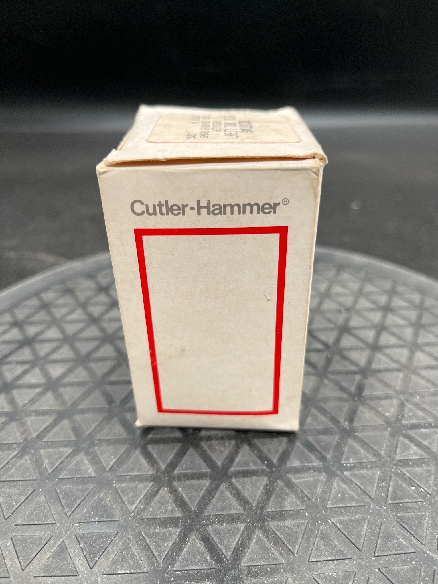 CUTLER-HAMMER 10250T Pushbutton Operator NEW - No Lens 1