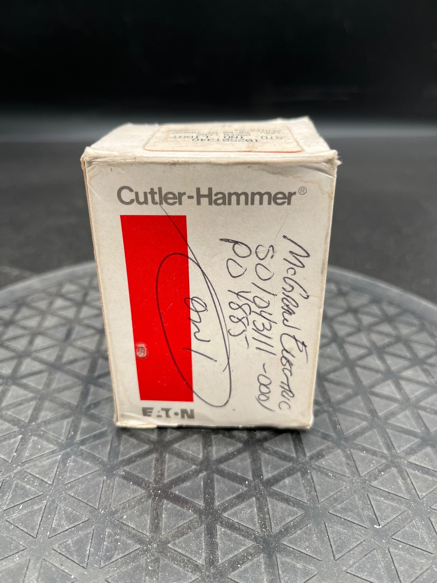 CUTLER-HAMMER 10250T Pushbutton Operator NEW - No Lens 2
