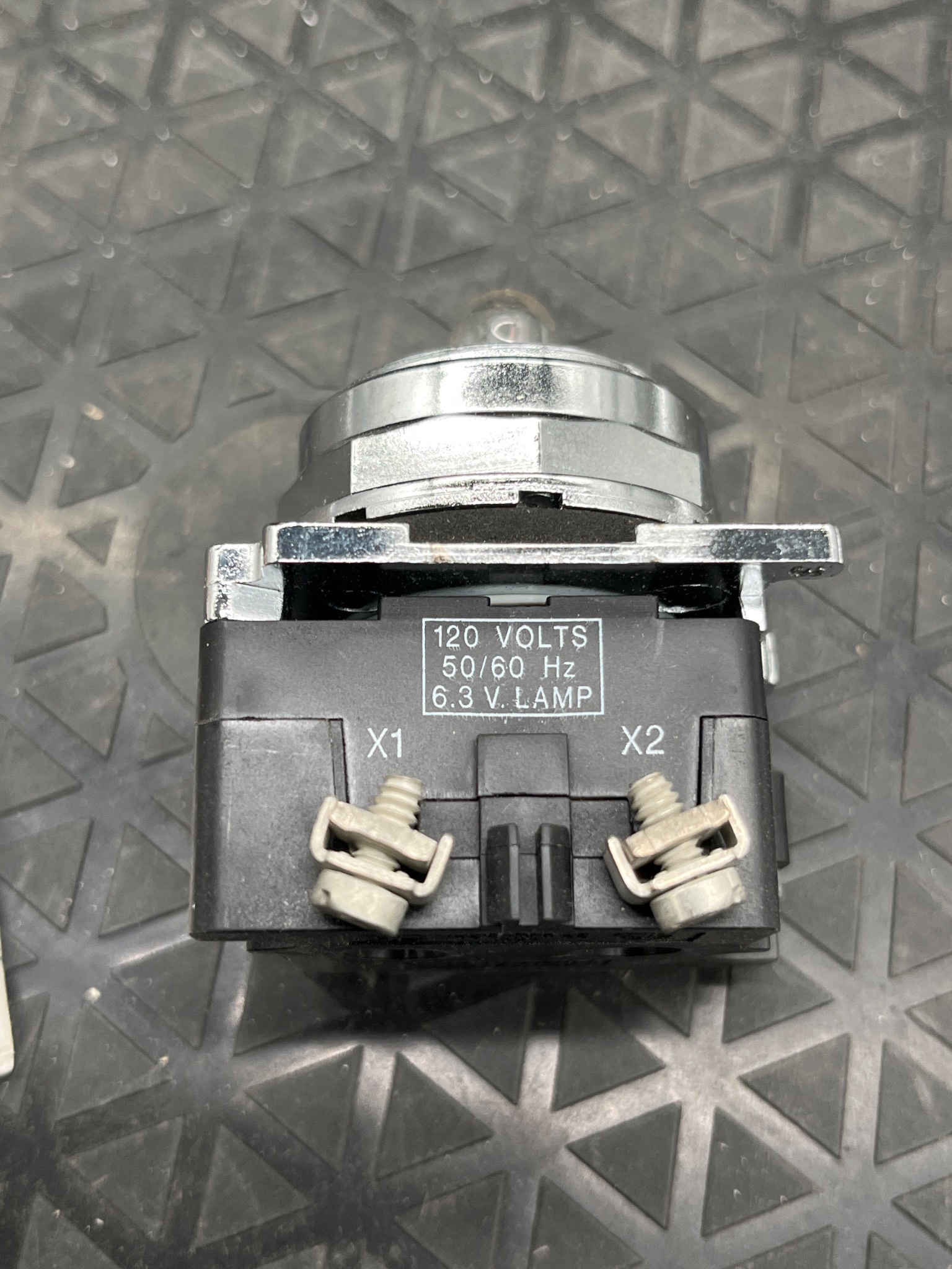 CUTLER-HAMMER 10250T Pushbutton Operator NEW - No Lens 7