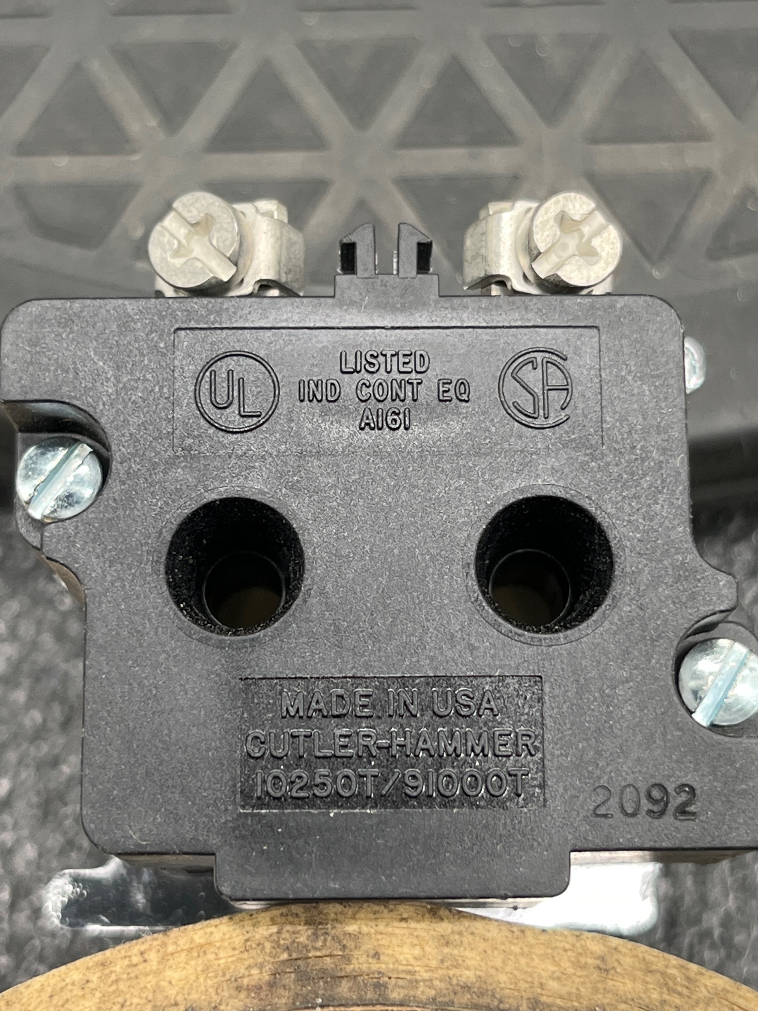 CUTLER-HAMMER 10250T Pushbutton Operator NEW - No Lens 8