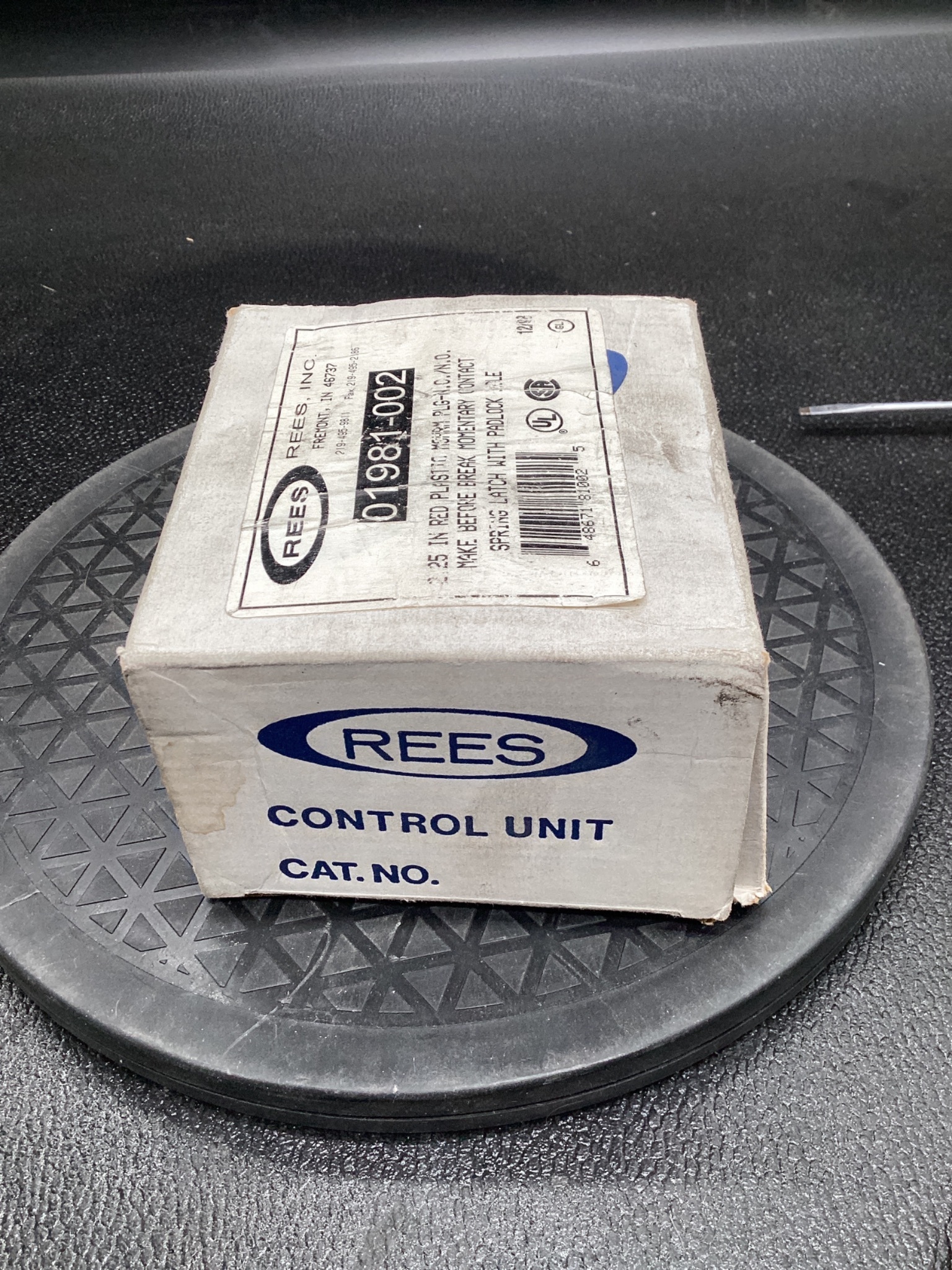 REES 01981-002 Red Mushroom Pushbutton Switch NEW 0