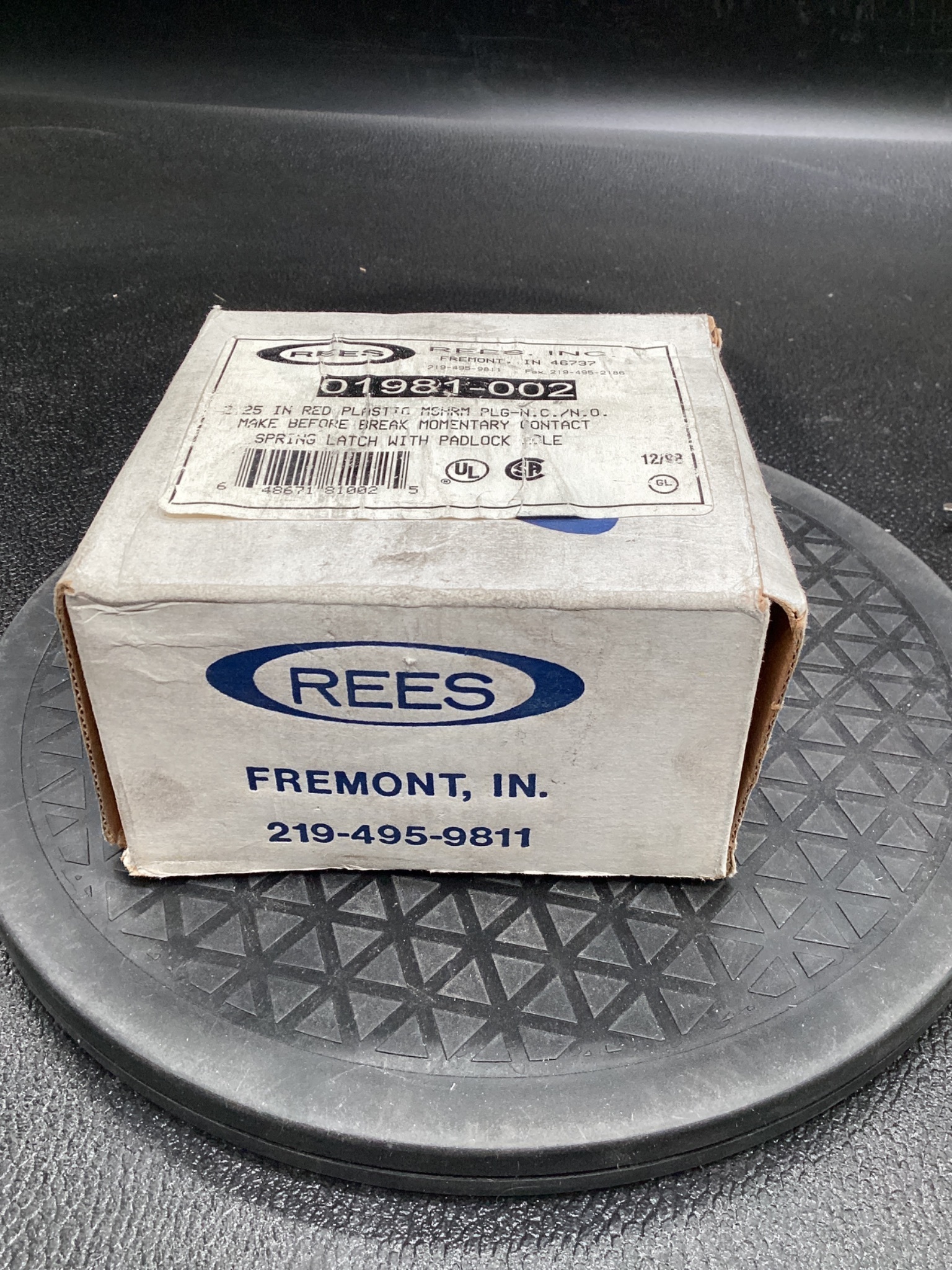REES 01981-002 Red Mushroom Pushbutton Switch NEW 1