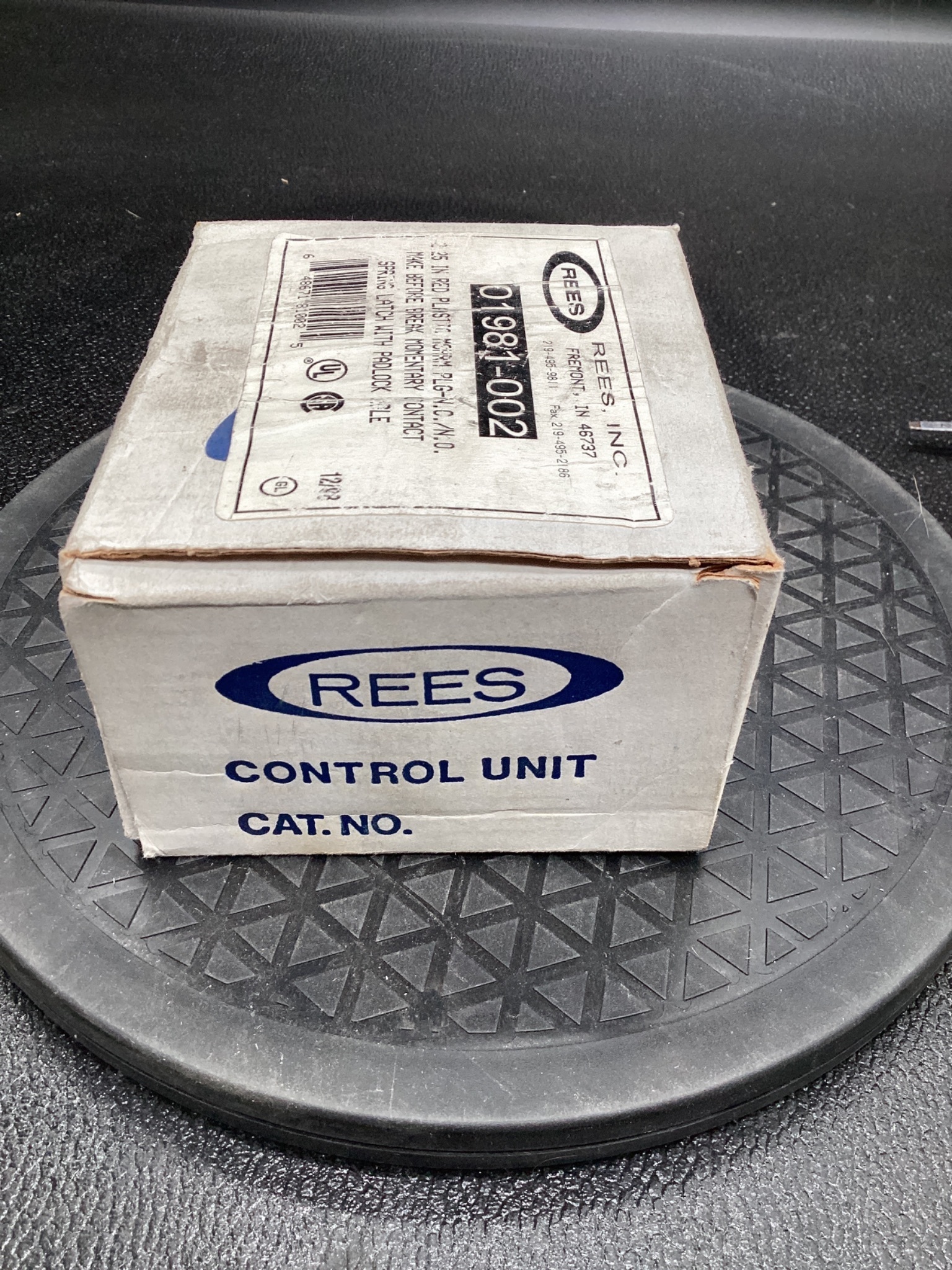 REES 01981-002 Red Mushroom Pushbutton Switch NEW 2