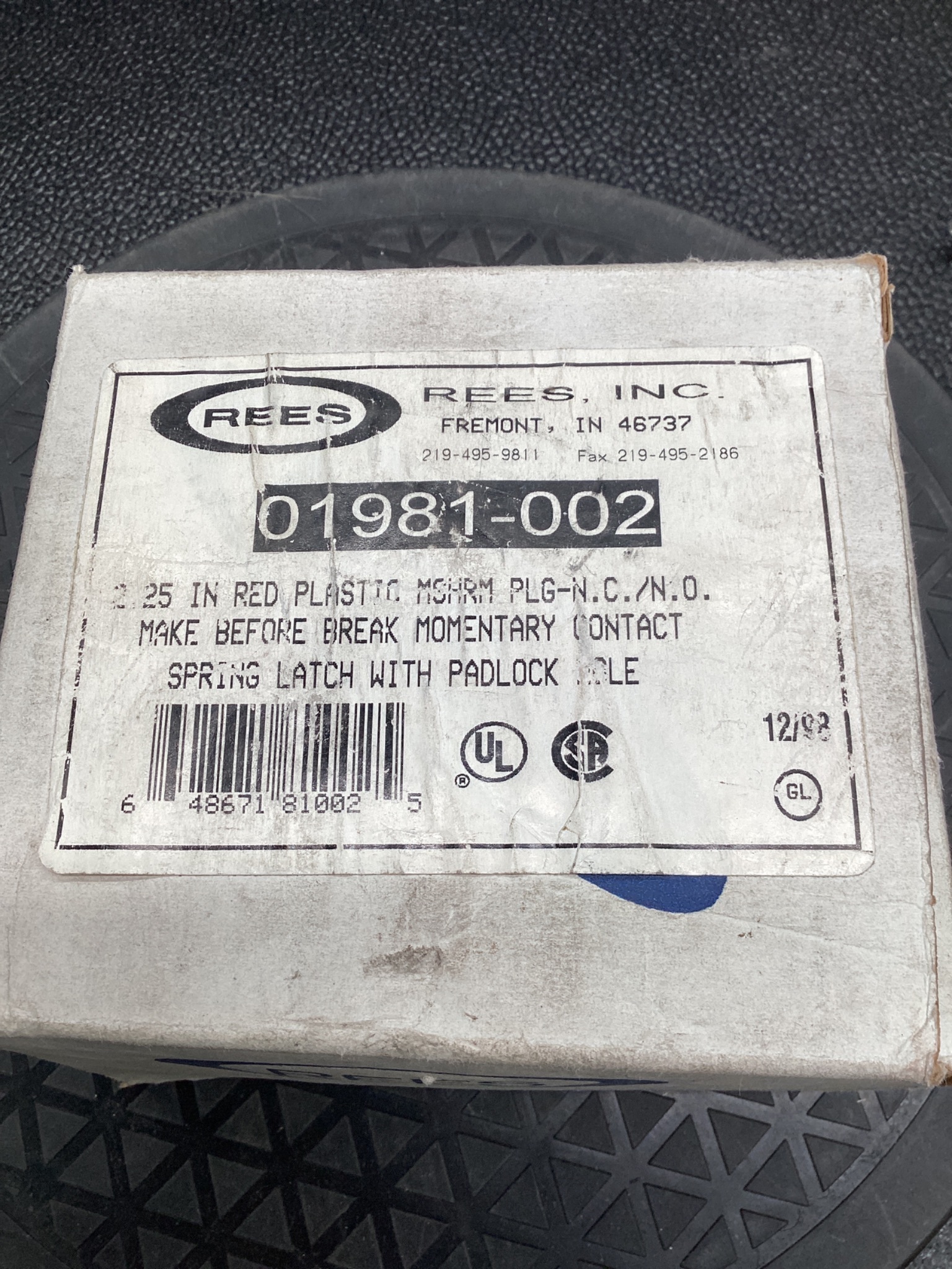 REES 01981-002 Red Mushroom Pushbutton Switch NEW 3