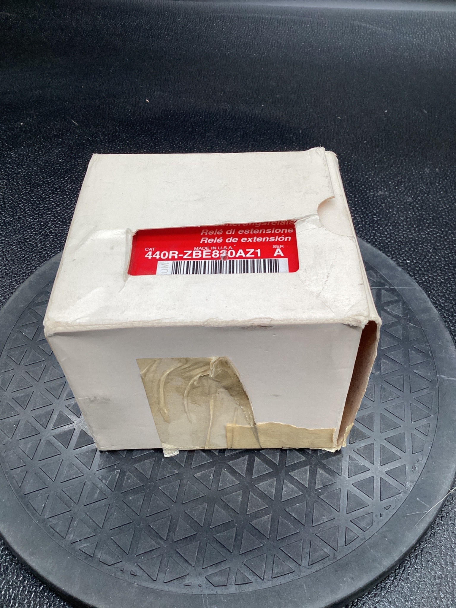 ALLEN BRADLEY 440R-ZBE820AZ1 Expansion Safety Relay NEW 4