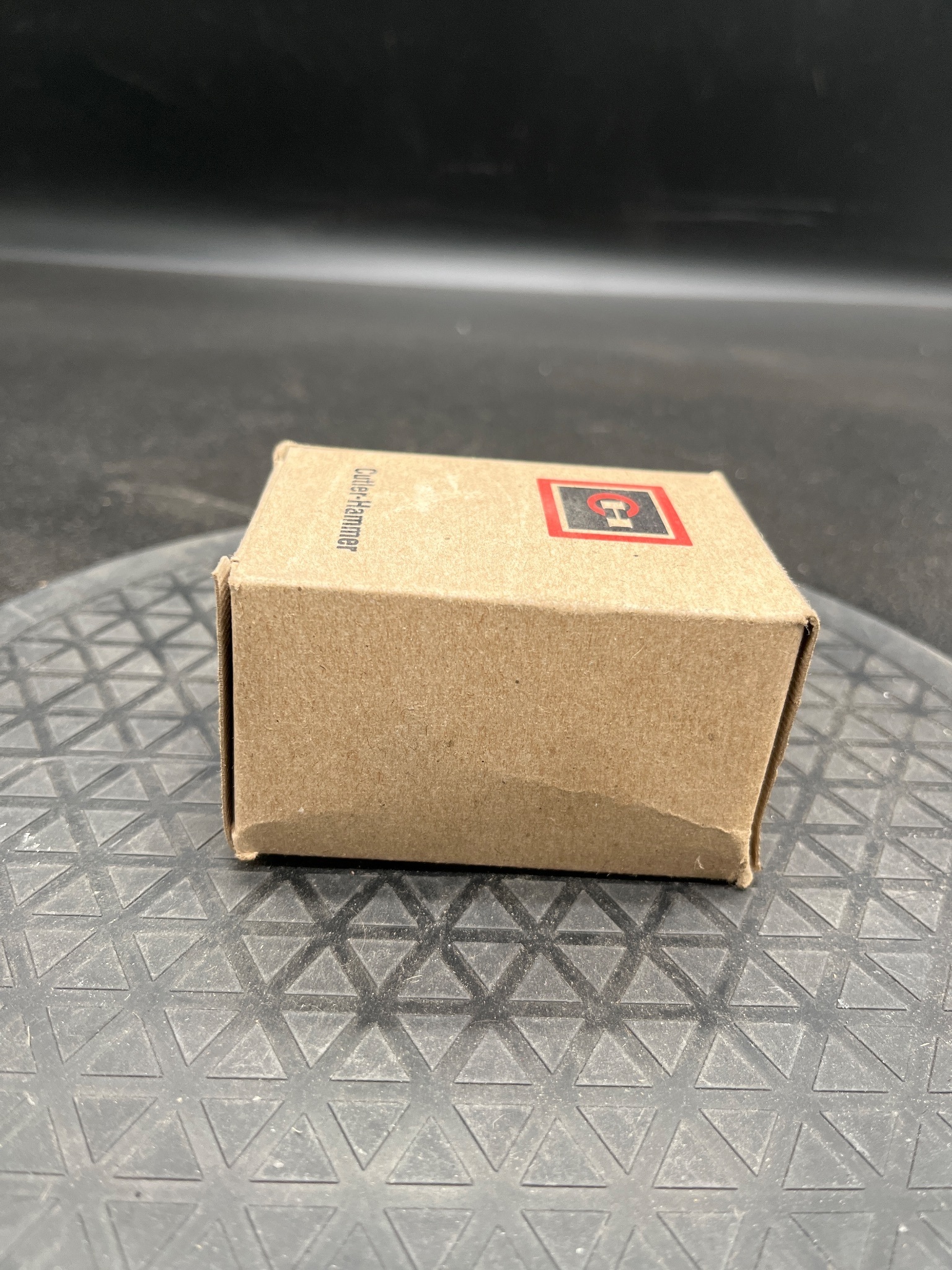 CUTLER-HAMMER HT8AAGA Green Pushbutton Switch NEW 3