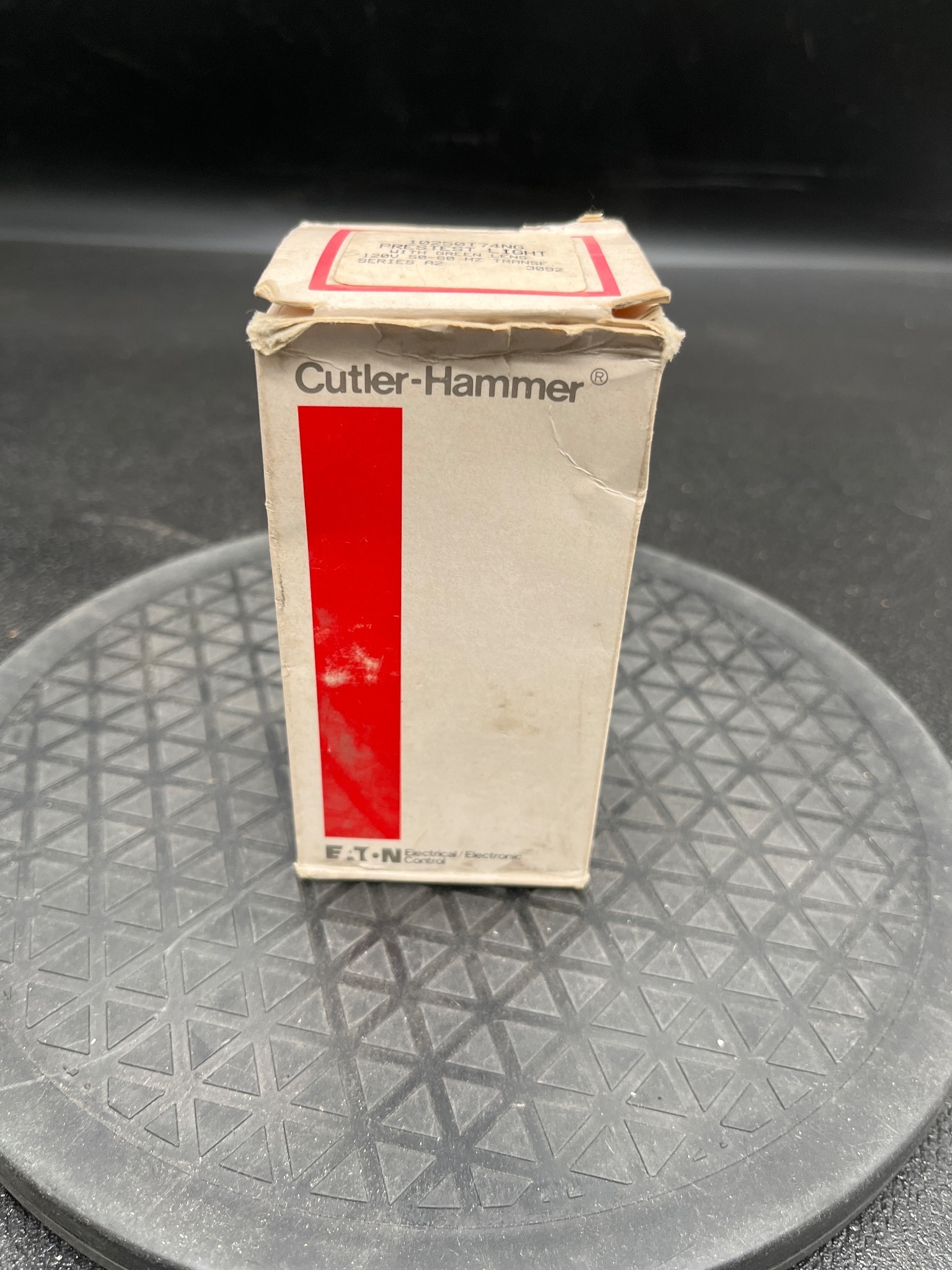 EATON CUTLER-HAMMER 10250T74NG Green Push Button 120V NEW 0
