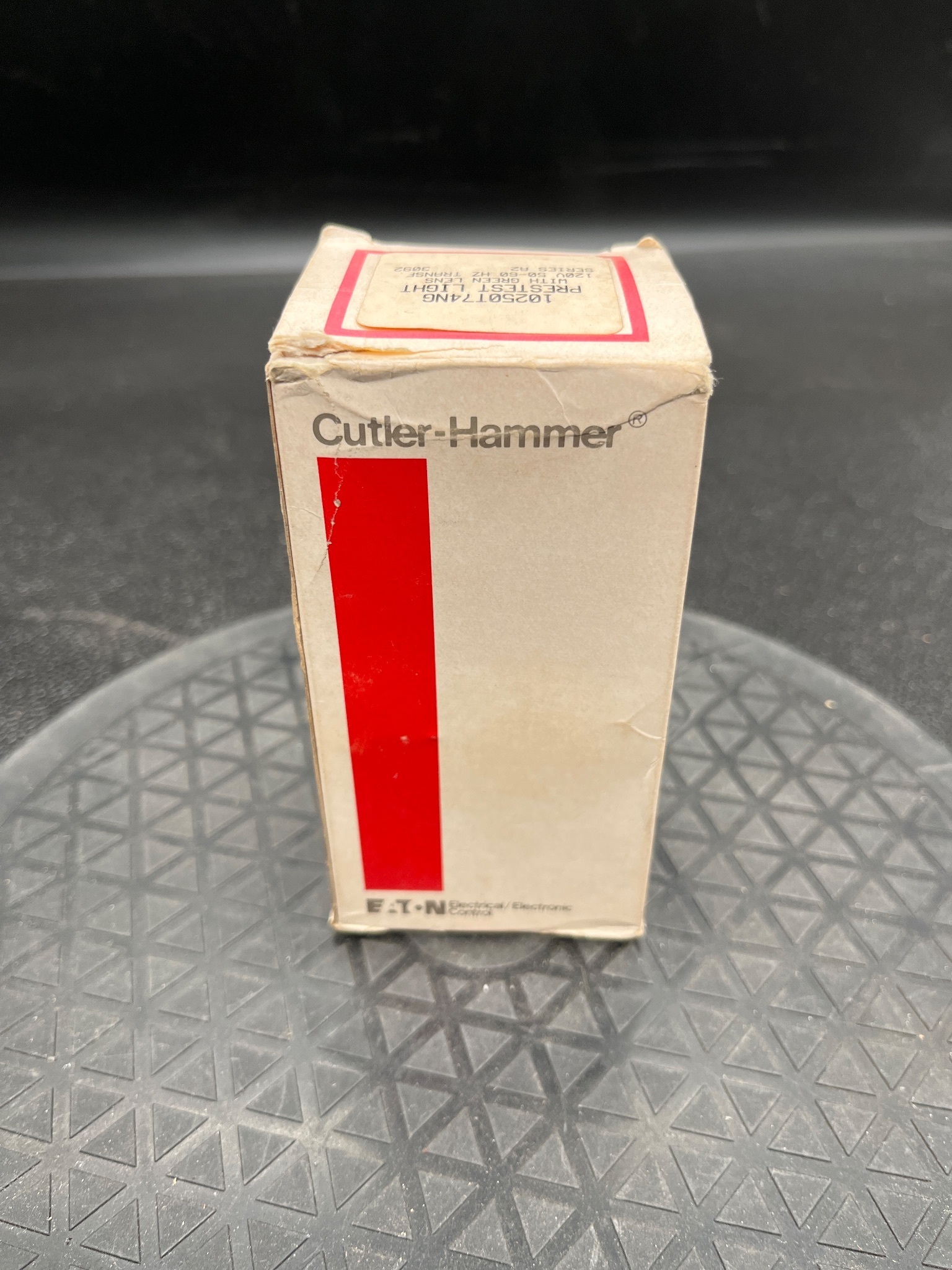 EATON CUTLER-HAMMER 10250T74NG Green Push Button 120V NEW 2