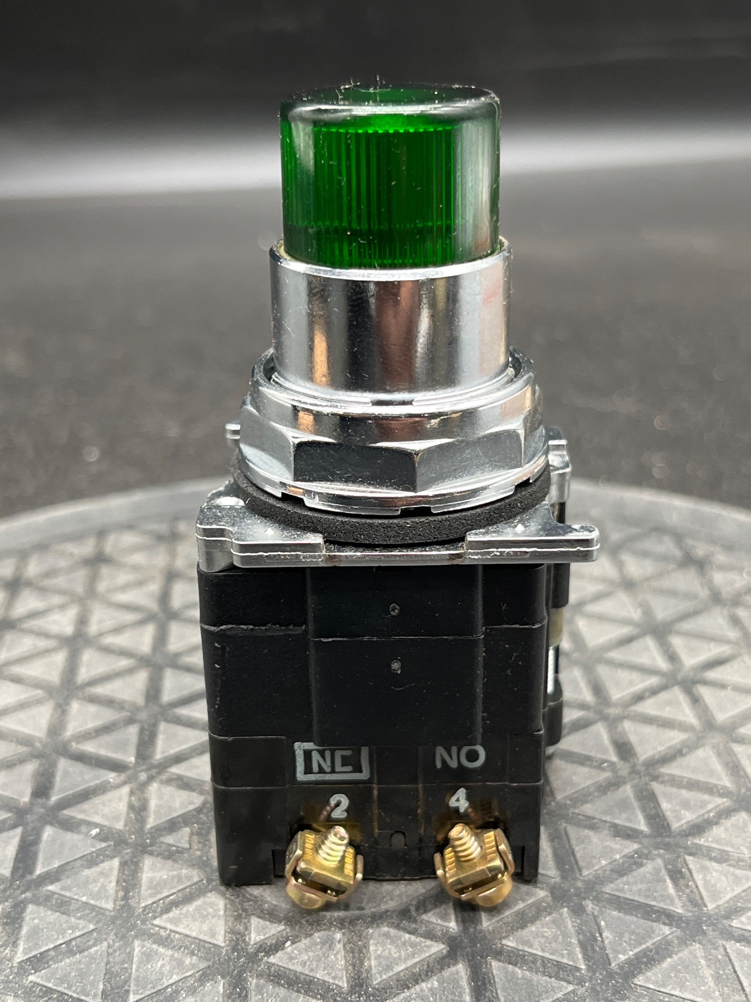 EATON CUTLER-HAMMER 10250T74NG Green Push Button 120V NEW 8