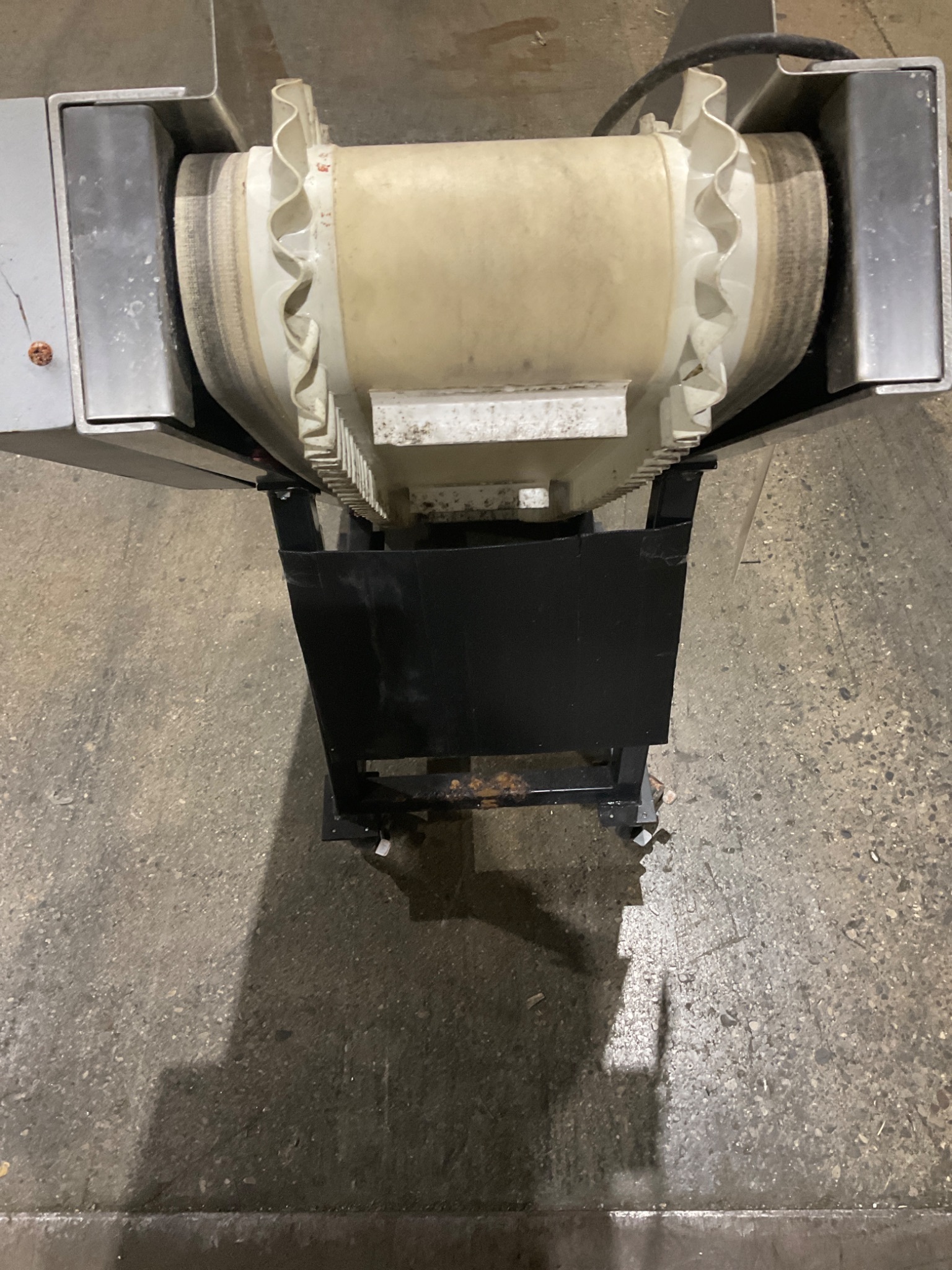 LAROS A-525-12-30-54-45 Incline Conveyor USED 4