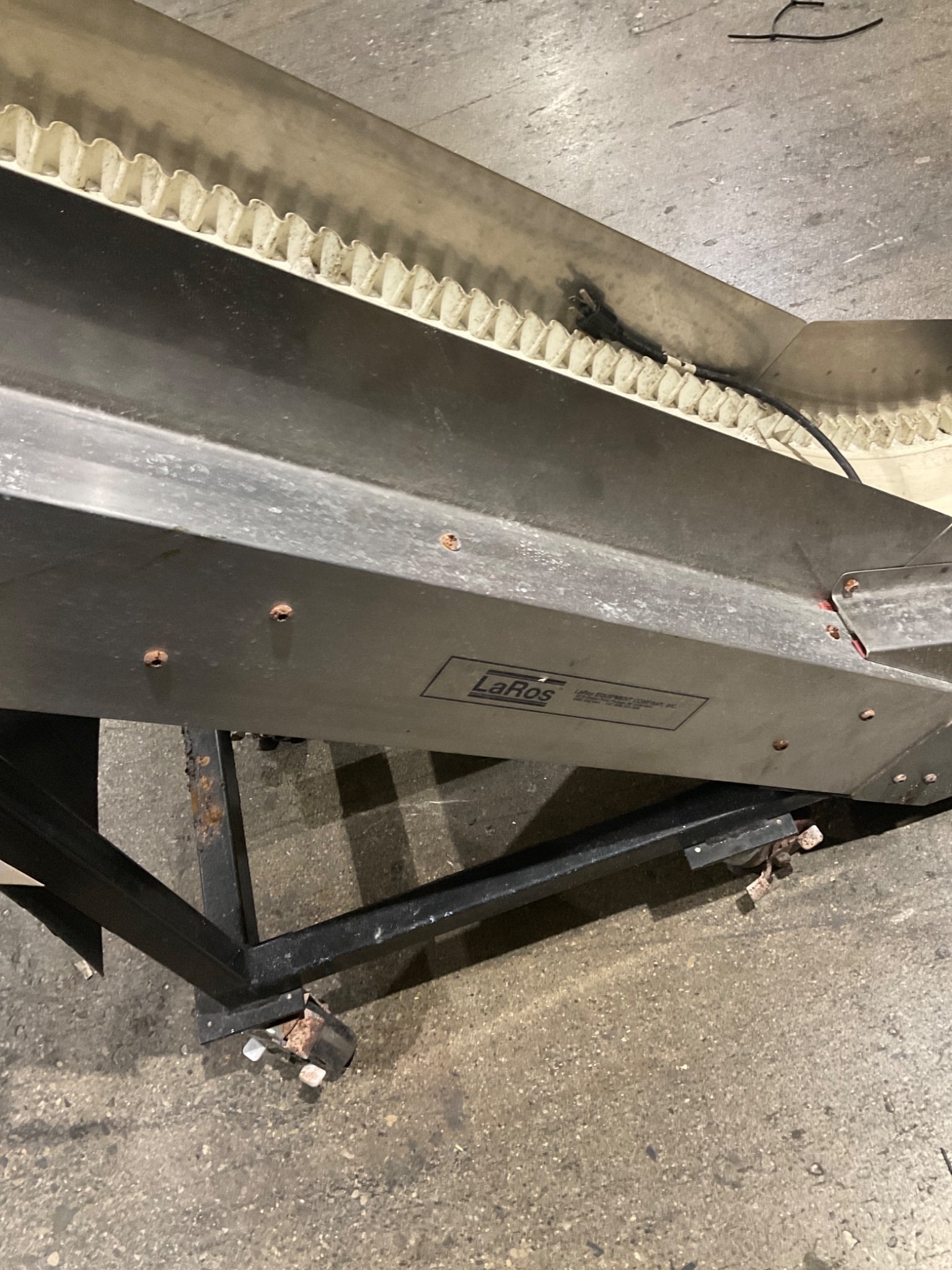 LAROS A-525-12-30-54-45 Incline Conveyor USED 5